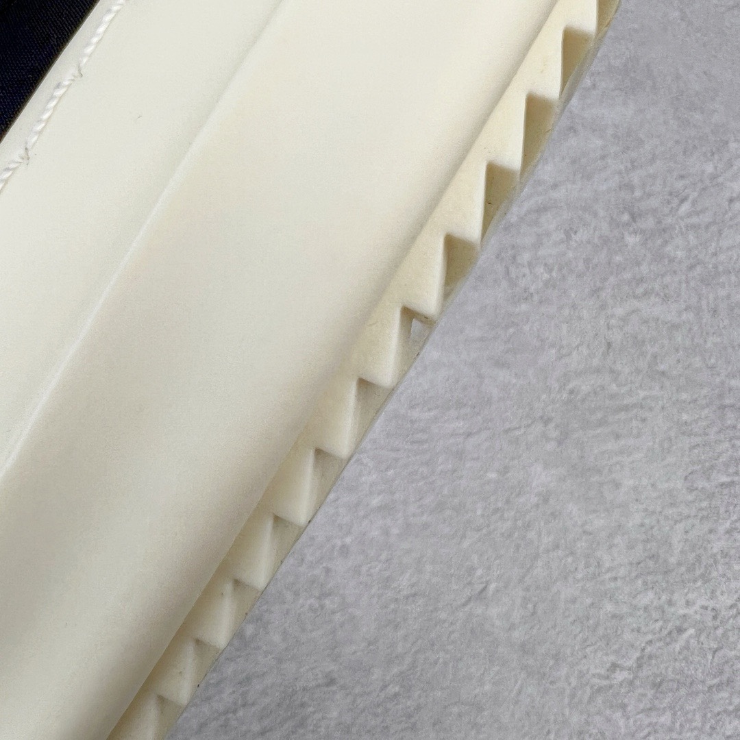 图片[18]-＃DG纯原 Rick Owens Drkshdw 瑞克·欧文斯低帮尼龙布时尚运动板鞋 黑白 二级市场已经7K以上 平台客户随意卖四位数 RO广东原厂出品 纯原天花板 原版一比一复刻 冲正绝不翻车 还原度达到百分之98以上 原楦开发纸版版型 ZP拆解原版1：1复模裁片纸版 力求做到0错位 这样才能达到和zp一致的鞋型味道 采用进口cnc数控机床开发对版独家tpu奶香大底 区别于市场所有版本 zp同源定制尼龙布 达到和zp一致手感 原厂进口细纹布 万邦订购原厂高弹粉红色海绵 内里搭配软质细腻羊皮 TPU高密度大底 软硬度透光度高已经测试和原版一致 尺码：36 37 38 39 40 41 42 43 44 45 46-选品中心