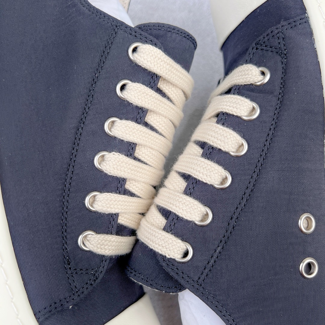 图片[10]-＃DG纯原 Rick Owens Drkshdw 瑞克·欧文斯低帮尼龙布时尚运动板鞋 黑白 二级市场已经7K以上 平台客户随意卖四位数 RO广东原厂出品 纯原天花板 原版一比一复刻 冲正绝不翻车 还原度达到百分之98以上 原楦开发纸版版型 ZP拆解原版1：1复模裁片纸版 力求做到0错位 这样才能达到和zp一致的鞋型味道 采用进口cnc数控机床开发对版独家tpu奶香大底 区别于市场所有版本 zp同源定制尼龙布 达到和zp一致手感 原厂进口细纹布 万邦订购原厂高弹粉红色海绵 内里搭配软质细腻羊皮 TPU高密度大底 软硬度透光度高已经测试和原版一致 尺码：36 37 38 39 40 41 42 43 44 45 46-选品中心