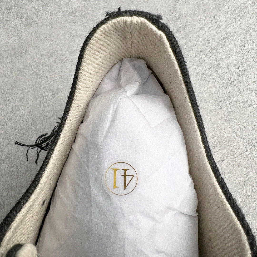 图片[13]-＃DG纯原 Rick Owens Drkshdw 瑞克·欧文斯低帮牛仔布时尚运动板鞋 黑白 二级市场已经7K以上 平台客户随意卖四位数 RO广东原厂出品 纯原天花板 原版一比一复刻 冲正绝不翻车 还原度达到百分之98以上 原楦开发纸版版型 ZP拆解原版1：1复模裁片纸版 力求做到0错位 这样才能达到和zp一致的鞋型味道 采用进口cnc数控机床开发对版独家tpu奶香大底 区别于市场所有版本 zp同源定制尼龙布 达到和zp一致手感 原厂进口细纹布 万邦订购原厂高弹粉红色海绵 内里搭配软质细腻羊皮 TPU高密度大底 软硬度透光度高已经测试和原版一致 尺码：36 37 38 39 40 41 42 43 44 45 46-选品中心