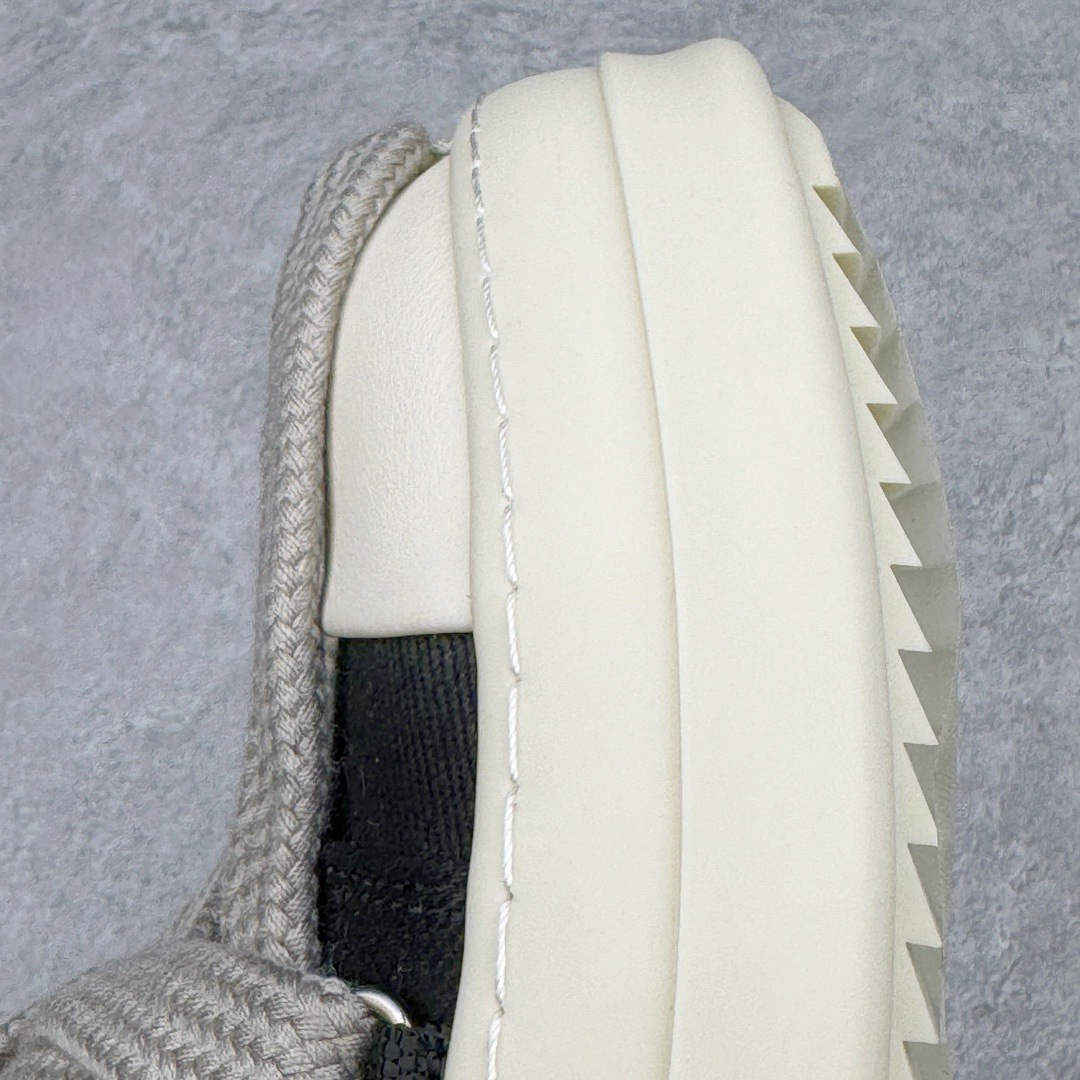 图片[15]-＃DG纯原 Rick Owens Drkshdw 瑞克·欧文斯尼龙罗缎高帮时尚运动板鞋 黑白 二级市场已经7K以上 平台客户随意卖四位数 RO广东原厂出品 纯原天花板 原版一比一复刻 冲正绝不翻车 还原度达到百分之98以上 原楦开发纸版版型 ZP拆解原版1：1复模裁片纸版 力求做到0错位 这样才能达到和zp一致的鞋型味道 采用进口cnc数控机床开发对版独家tpu奶香大底 区别于市场所有版本 zp同源全头层粒面小牛皮 达到和zp一致手感 原厂进口细纹布 万邦订购原厂高弹粉红色海绵 内里搭配软质细腻羊皮 TPU高密度大底 软硬度透光度高已经测试和原版一致 尺码：36 37 38 39 40 41 42 43 44 45 46-选品中心