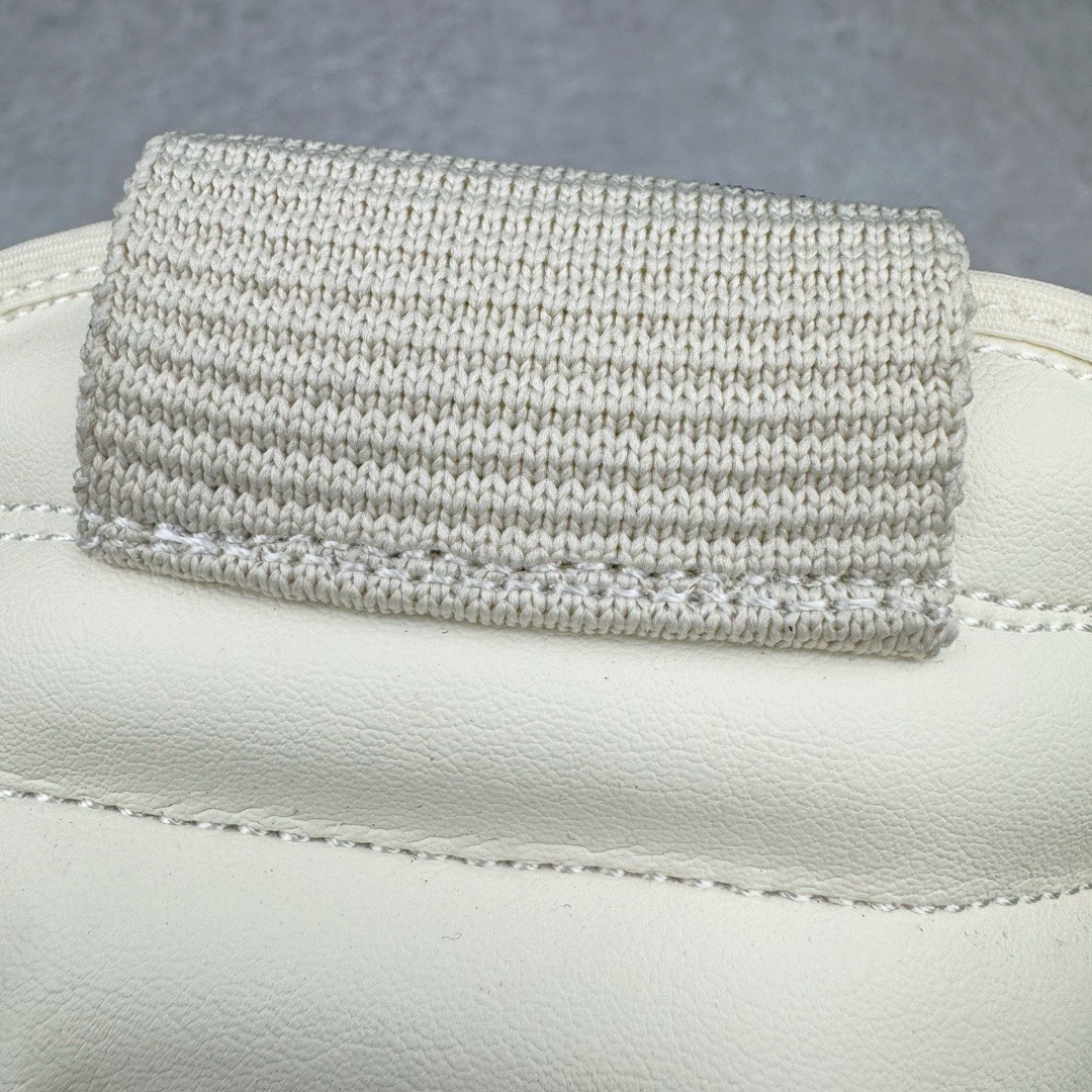 图片[11]-＃DG纯原 Rick Owens FogachineGeobasket 瑞克·欧文斯高帮皮面时尚运动板鞋 白黑 二级市场已经7K以上 平台客户随意卖四位数 RO广东原厂出品 纯原天花板 原版一比一复刻 冲正绝不翻车 还原度达到百分之98以上 原楦开发纸版版型 ZP拆解原版1：1复模裁片纸版 力求做到0错位 这样才能达到和zp一致的鞋型味道 采用进口cnc数控机床开发对版独家tpu奶香大底 区别于市场所有版本 zp同源全头层粒面小牛皮 达到和zp一致手感 原厂进口细纹布 万邦订购原厂高弹粉红色海绵 内里搭配软质细腻羊皮 TPU高密度大底 软硬度透光度高已经测试和原版一致 尺码：36 37 38 39 40 41 42 43 44 45 46-选品中心