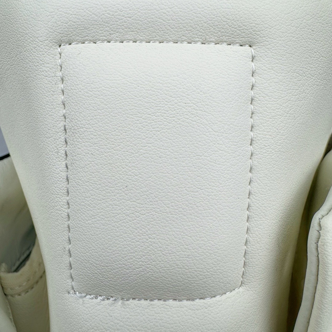 图片[12]-＃DG纯原 Rick Owens FogachineGeobasket 瑞克·欧文斯高帮皮面时尚运动板鞋 白黑 二级市场已经7K以上 平台客户随意卖四位数 RO广东原厂出品 纯原天花板 原版一比一复刻 冲正绝不翻车 还原度达到百分之98以上 原楦开发纸版版型 ZP拆解原版1：1复模裁片纸版 力求做到0错位 这样才能达到和zp一致的鞋型味道 采用进口cnc数控机床开发对版独家tpu奶香大底 区别于市场所有版本 zp同源全头层粒面小牛皮 达到和zp一致手感 原厂进口细纹布 万邦订购原厂高弹粉红色海绵 内里搭配软质细腻羊皮 TPU高密度大底 软硬度透光度高已经测试和原版一致 尺码：36 37 38 39 40 41 42 43 44 45 46-选品中心