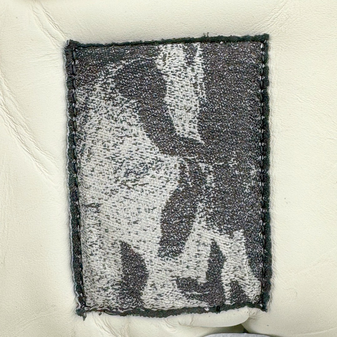 图片[16]-＃DG纯原 Rick Owens FogachineGeobasket 瑞克·欧文斯高帮皮面时尚运动板鞋 白黑 二级市场已经7K以上 平台客户随意卖四位数 RO广东原厂出品 纯原天花板 原版一比一复刻 冲正绝不翻车 还原度达到百分之98以上 原楦开发纸版版型 ZP拆解原版1：1复模裁片纸版 力求做到0错位 这样才能达到和zp一致的鞋型味道 采用进口cnc数控机床开发对版独家tpu奶香大底 区别于市场所有版本 zp同源全头层粒面小牛皮 达到和zp一致手感 原厂进口细纹布 万邦订购原厂高弹粉红色海绵 内里搭配软质细腻羊皮 TPU高密度大底 软硬度透光度高已经测试和原版一致 尺码：36 37 38 39 40 41 42 43 44 45 46-选品中心