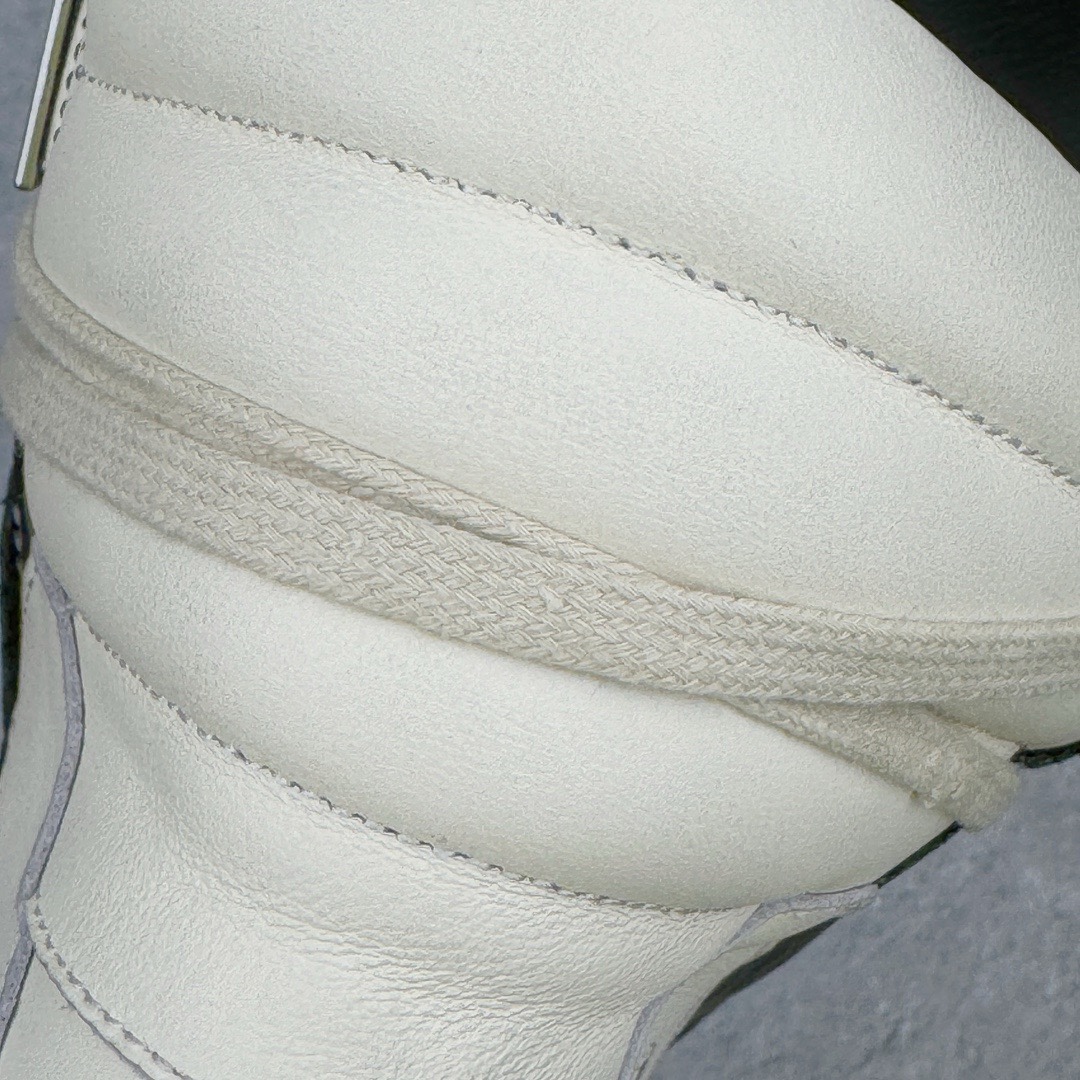 图片[11]-＃DG纯原 Rick Owens FogachineGeobasket 瑞克·欧文斯高帮皮面时尚运动板鞋 黑白 二级市场已经7K以上 平台客户随意卖四位数 RO广东原厂出品 纯原天花板 原版一比一复刻 冲正绝不翻车 还原度达到百分之98以上 原楦开发纸版版型 ZP拆解原版1：1复模裁片纸版 力求做到0错位 这样才能达到和zp一致的鞋型味道 采用进口cnc数控机床开发对版独家tpu奶香大底 区别于市场所有版本 zp同源全头层粒面小牛皮 达到和zp一致手感 原厂进口细纹布 万邦订购原厂高弹粉红色海绵 内里搭配软质细腻羊皮 TPU高密度大底 软硬度透光度高已经测试和原版一致 尺码：36 37 38 39 40 41 42 43 44 45 46-选品中心