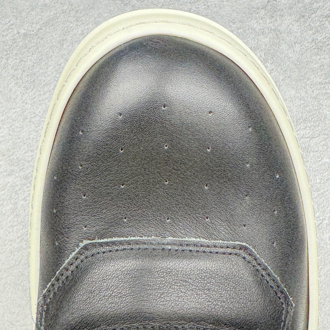 图片[17]-＃DG纯原 Rick Owens FogachineGeobasket 瑞克·欧文斯高帮皮面时尚运动板鞋 黑白 二级市场已经7K以上 平台客户随意卖四位数 RO广东原厂出品 纯原天花板 原版一比一复刻 冲正绝不翻车 还原度达到百分之98以上 原楦开发纸版版型 ZP拆解原版1：1复模裁片纸版 力求做到0错位 这样才能达到和zp一致的鞋型味道 采用进口cnc数控机床开发对版独家tpu奶香大底 区别于市场所有版本 zp同源全头层粒面小牛皮 达到和zp一致手感 原厂进口细纹布 万邦订购原厂高弹粉红色海绵 内里搭配软质细腻羊皮 TPU高密度大底 软硬度透光度高已经测试和原版一致 尺码：36 37 38 39 40 41 42 43 44 45 46-选品中心