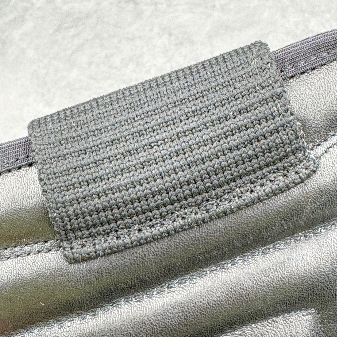 图片[15]-＃DG纯原 Rick Owens FogachineGeobasket 瑞克·欧文斯高帮皮面时尚运动板鞋 黑白 二级市场已经7K以上 平台客户随意卖四位数 RO广东原厂出品 纯原天花板 原版一比一复刻 冲正绝不翻车 还原度达到百分之98以上 原楦开发纸版版型 ZP拆解原版1：1复模裁片纸版 力求做到0错位 这样才能达到和zp一致的鞋型味道 采用进口cnc数控机床开发对版独家tpu奶香大底 区别于市场所有版本 zp同源全头层粒面小牛皮 达到和zp一致手感 原厂进口细纹布 万邦订购原厂高弹粉红色海绵 内里搭配软质细腻羊皮 TPU高密度大底 软硬度透光度高已经测试和原版一致 尺码：36 37 38 39 40 41 42 43 44 45 46-选品中心