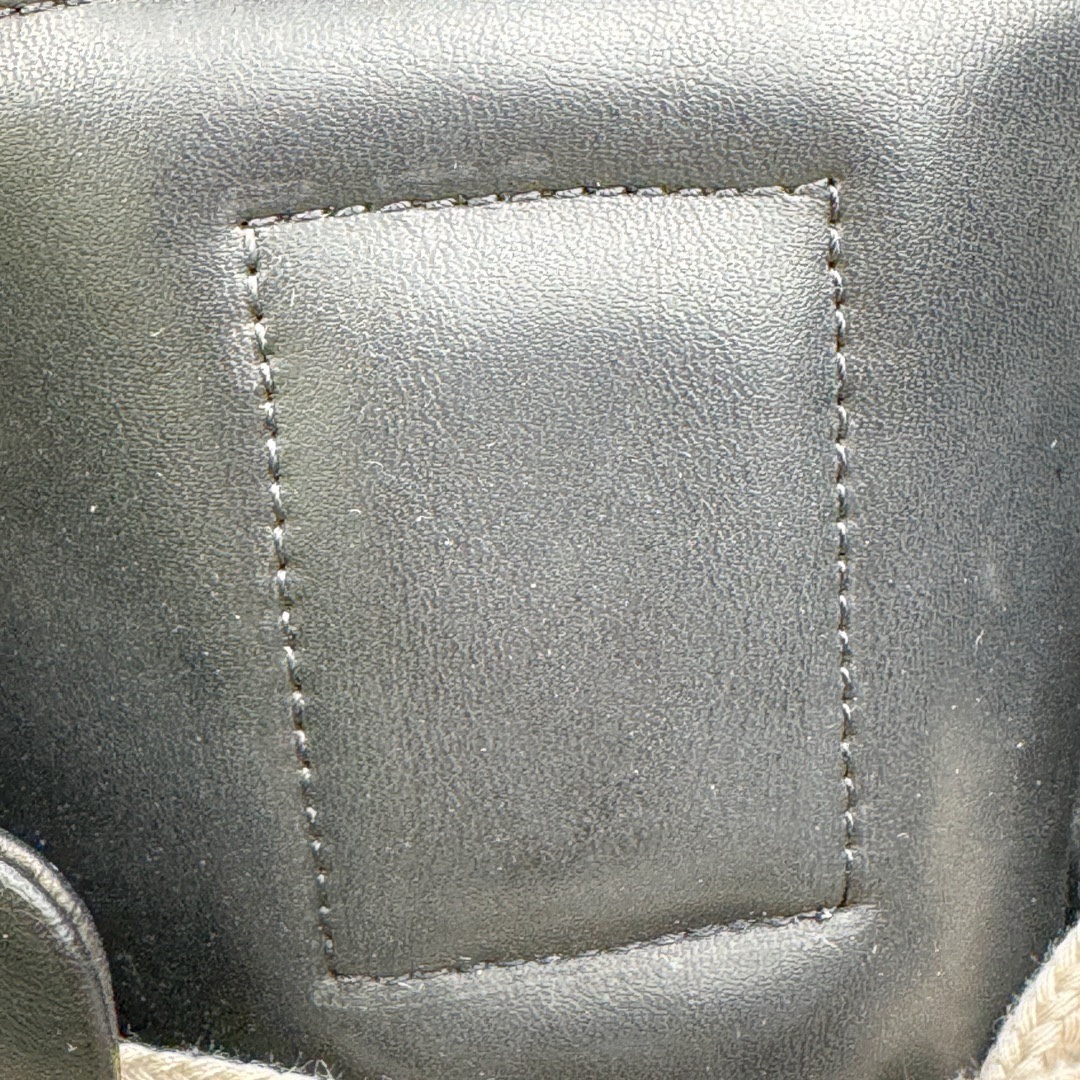 图片[15]-＃DG纯原 Rick Owens Edfu 瑞克·欧文斯高帮皮面时尚运动板鞋 黑白 二级市场已经7K以上 平台客户随意卖四位数 RO广东原厂出品 纯原天花板 原版一比一复刻 冲正绝不翻车 还原度达到百分之98以上 原楦开发纸版版型 ZP拆解原版1：1复模裁片纸版 力求做到0错位 这样才能达到和zp一致的鞋型味道 采用进口cnc数控机床开发对版独家tpu奶香大底 区别于市场所有版本 zp同源全头层粒面小牛皮 达到和zp一致手感 原厂进口细纹布 万邦订购原厂高弹粉红色海绵 内里搭配软质细腻羊皮 TPU高密度大底 软硬度透光度高已经测试和原版一致 尺码：36 37 38 39 40 41 42 43 44 45 46-选品中心