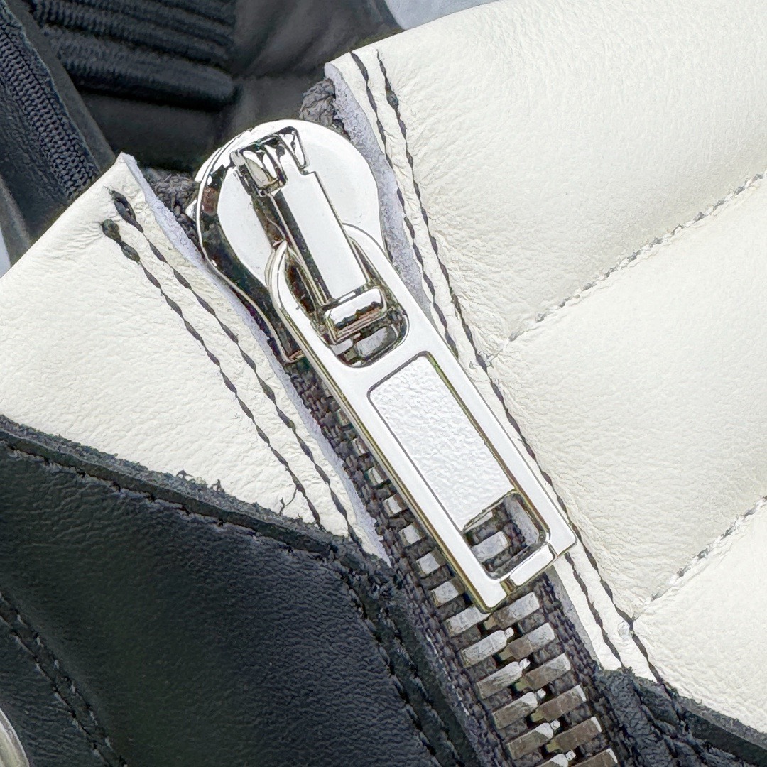 图片[17]-＃DG纯原 Rick Owens Edfu 瑞克·欧文斯高帮皮面时尚运动板鞋 黑白 二级市场已经7K以上 平台客户随意卖四位数 RO广东原厂出品 纯原天花板 原版一比一复刻 冲正绝不翻车 还原度达到百分之98以上 原楦开发纸版版型 ZP拆解原版1：1复模裁片纸版 力求做到0错位 这样才能达到和zp一致的鞋型味道 采用进口cnc数控机床开发对版独家tpu奶香大底 区别于市场所有版本 zp同源全头层粒面小牛皮 达到和zp一致手感 原厂进口细纹布 万邦订购原厂高弹粉红色海绵 内里搭配软质细腻羊皮 TPU高密度大底 软硬度透光度高已经测试和原版一致 尺码：36 37 38 39 40 41 42 43 44 45 46-选品中心