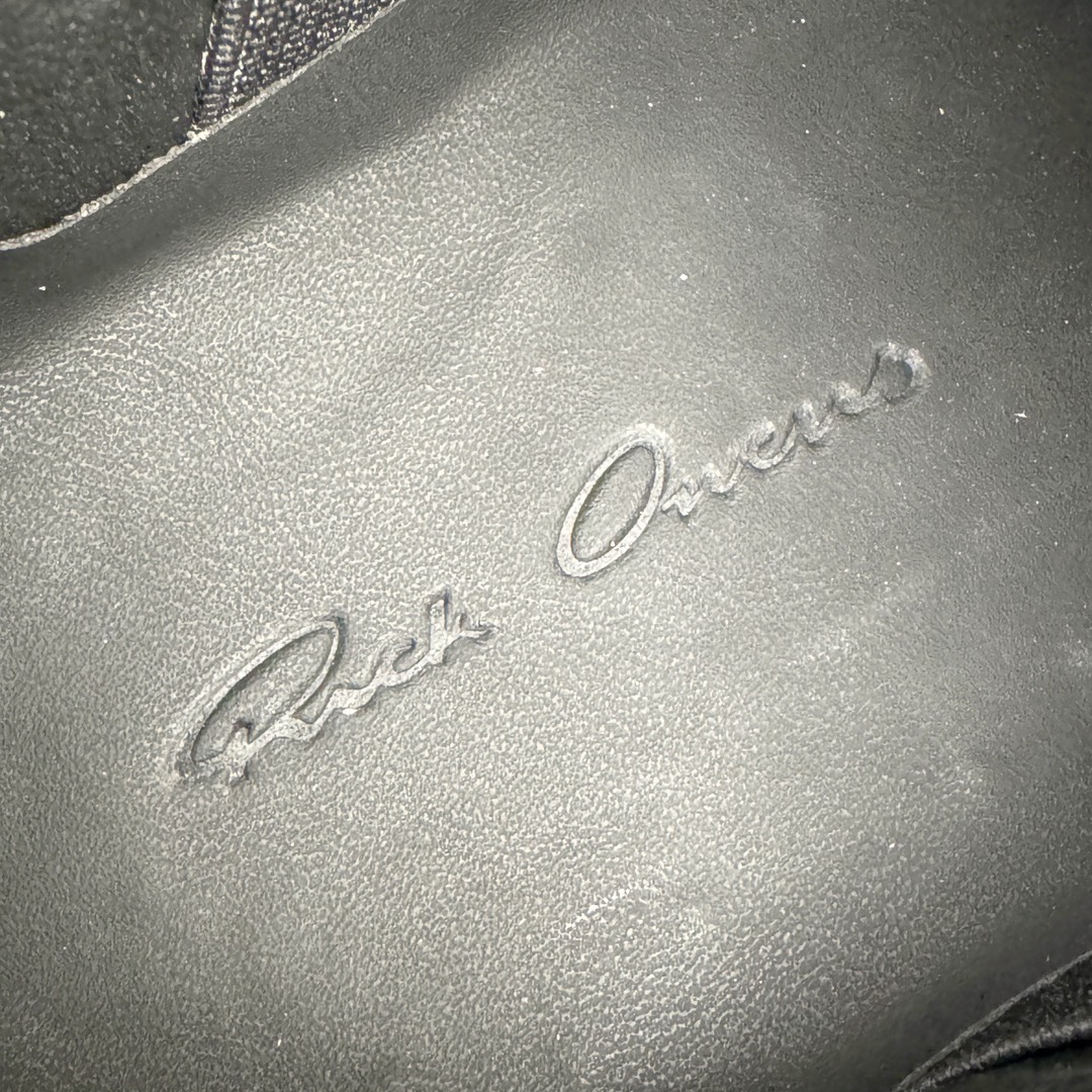 图片[19]-＃DG纯原 Rick Owens FW23 LUXOR 瑞克·欧文斯低帮皮面时尚运动板鞋面包鞋 摩卡棕 二级市场已经7K以上 平台客户随意卖四位数 RO广东原厂出品 纯原天花板 原版一比一复刻 冲正绝不翻车 还原度达到百分之98以上 原楦开发纸版版型 ZP拆解原版1：1复模裁片纸版 力求做到0错位 这样才能达到和zp一致的鞋型味道 采用进口cnc数控机床开发对版独家tpu奶香大底 区别于市场所有版本 zp同源定制尼龙布 达到和zp一致手感 原厂进口细纹布 万邦订购原厂高弹粉红色海绵 内里搭配软质细腻羊皮 TPU高密度大底 软硬度透光度高已经测试和原版一致 尺码：36 37 38 39 40 41 42 43 44 45 46-选品中心