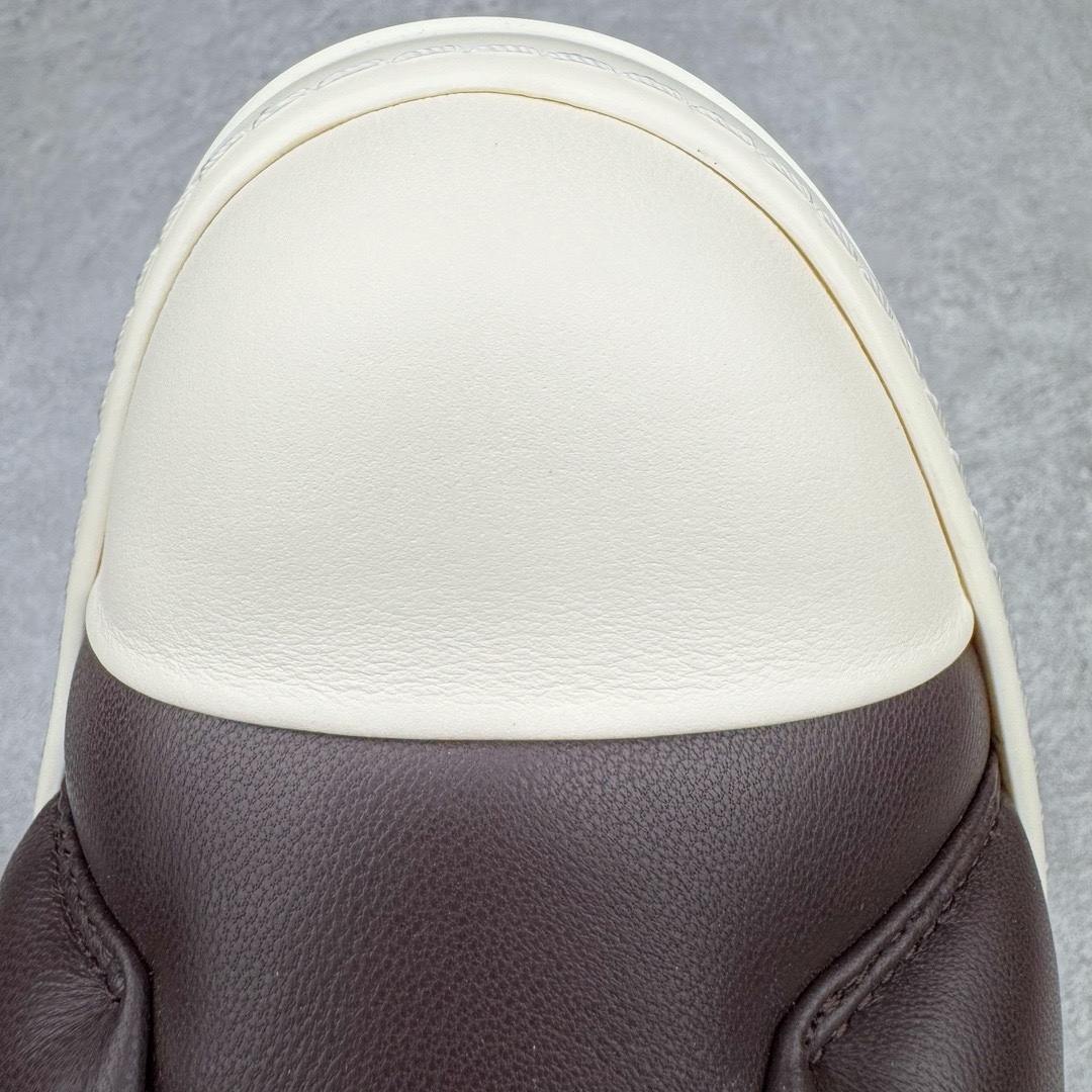 图片[11]-＃DG纯原 Rick Owens FW23 LUXOR 瑞克·欧文斯低帮皮面时尚运动板鞋面包鞋 摩卡棕 二级市场已经7K以上 平台客户随意卖四位数 RO广东原厂出品 纯原天花板 原版一比一复刻 冲正绝不翻车 还原度达到百分之98以上 原楦开发纸版版型 ZP拆解原版1：1复模裁片纸版 力求做到0错位 这样才能达到和zp一致的鞋型味道 采用进口cnc数控机床开发对版独家tpu奶香大底 区别于市场所有版本 zp同源定制尼龙布 达到和zp一致手感 原厂进口细纹布 万邦订购原厂高弹粉红色海绵 内里搭配软质细腻羊皮 TPU高密度大底 软硬度透光度高已经测试和原版一致 尺码：36 37 38 39 40 41 42 43 44 45 46-选品中心