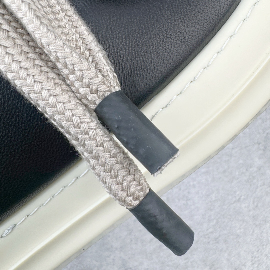 图片[14]-＃DG纯原 Rick Owens FW23 LUXOR 瑞克·欧文斯低帮皮面时尚运动板鞋面包鞋 黑白 二级市场已经7K以上 平台客户随意卖四位数 RO广东原厂出品 纯原天花板 原版一比一复刻 冲正绝不翻车 还原度达到百分之98以上 原楦开发纸版版型 ZP拆解原版1：1复模裁片纸版 力求做到0错位 这样才能达到和zp一致的鞋型味道 采用进口cnc数控机床开发对版独家tpu奶香大底 区别于市场所有版本 zp同源定制尼龙布 达到和zp一致手感 原厂进口细纹布 万邦订购原厂高弹粉红色海绵 内里搭配软质细腻羊皮 TPU高密度大底 软硬度透光度高已经测试和原版一致 尺码：36 37 38 39 40 41 42 43 44 45 46-选品中心