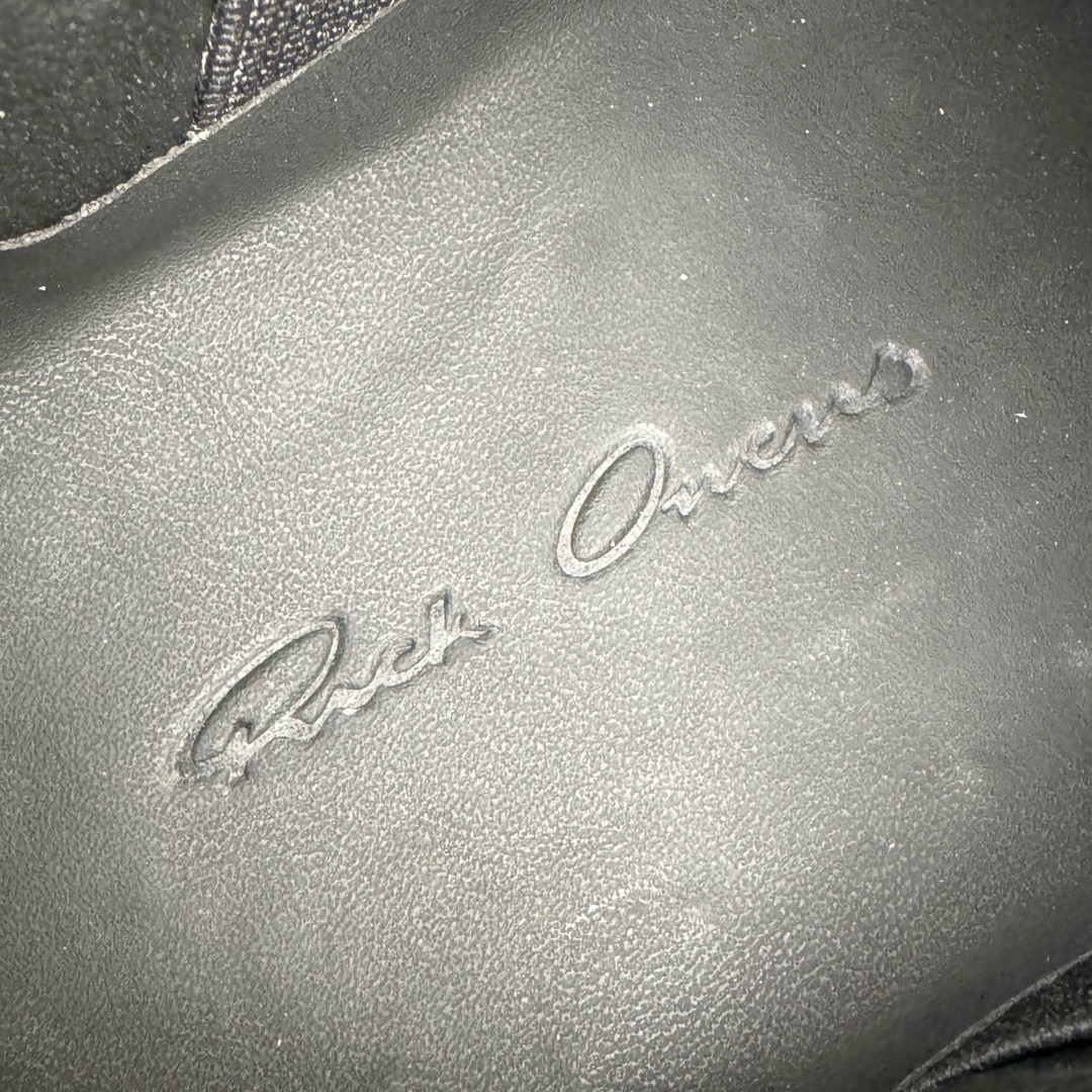 图片[18]-＃DG纯原 Rick Owens FW23 LUXOR 瑞克·欧文斯低帮皮面时尚运动板鞋面包鞋 黑白 二级市场已经7K以上 平台客户随意卖四位数 RO广东原厂出品 纯原天花板 原版一比一复刻 冲正绝不翻车 还原度达到百分之98以上 原楦开发纸版版型 ZP拆解原版1：1复模裁片纸版 力求做到0错位 这样才能达到和zp一致的鞋型味道 采用进口cnc数控机床开发对版独家tpu奶香大底 区别于市场所有版本 zp同源定制尼龙布 达到和zp一致手感 原厂进口细纹布 万邦订购原厂高弹粉红色海绵 内里搭配软质细腻羊皮 TPU高密度大底 软硬度透光度高已经测试和原版一致 尺码：36 37 38 39 40 41 42 43 44 45 46-选品中心