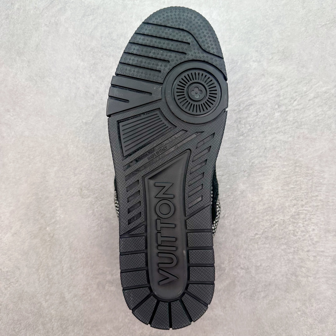 图片[9]-＃K纯原 LOUIS VUITTON Skate lv小牛皮超大花朵印花低帮板鞋 市场所有版本中综合最强的货品 GD实力大厂出品 全网最全配色更新最快 最成熟的做工稳定的品控 完美鞋型超高的清洁度 零毛边线头瑕疵 全套原楦原纸版原鞋开模 全网最具灵魂的版型 正确原装黄色鞋盒 正确中底印花 鞋面印花3D高频深度立体 全鞋电脑针车 紧密相连 针距密度一致 环保乳胶注塑鞋垫 厚度脚感还原原版 皮面裁剪部位 统一油边封口工艺 原装橡胶大底含胶量大底组合零偏差 专柜全套包装 防尘袋 说明书 质保卡 男女鞋 尺码：35 36 37 38 39 40 41 42 43 44 45-选品中心