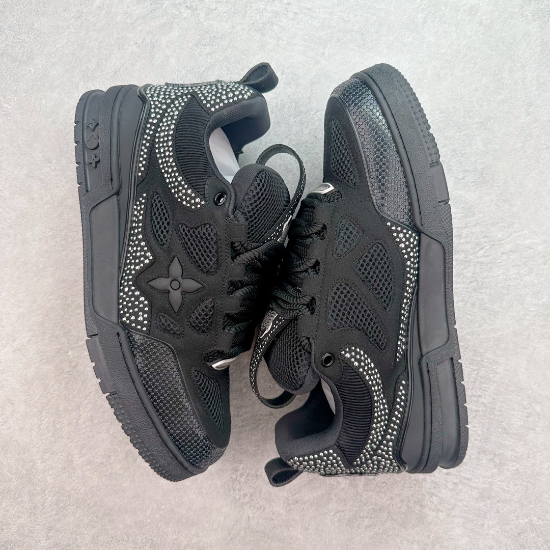 图片[3]-＃K纯原 LOUIS VUITTON Skate lv小牛皮超大花朵印花低帮板鞋 市场所有版本中综合最强的货品 GD实力大厂出品 全网最全配色更新最快 最成熟的做工稳定的品控 完美鞋型超高的清洁度 零毛边线头瑕疵 全套原楦原纸版原鞋开模 全网最具灵魂的版型 正确原装黄色鞋盒 正确中底印花 鞋面印花3D高频深度立体 全鞋电脑针车 紧密相连 针距密度一致 环保乳胶注塑鞋垫 厚度脚感还原原版 皮面裁剪部位 统一油边封口工艺 原装橡胶大底含胶量大底组合零偏差 专柜全套包装 防尘袋 说明书 质保卡 男女鞋 尺码：35 36 37 38 39 40 41 42 43 44 45-选品中心