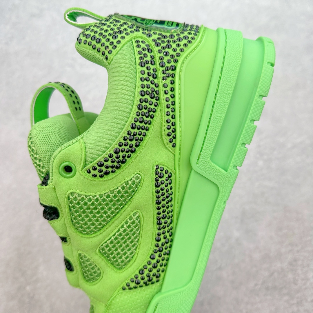 图片[7]-＃K纯原 LOUIS VUITTON Skate lv小牛皮超大花朵印花低帮板鞋 市场所有版本中综合最强的货品 GD实力大厂出品 全网最全配色更新最快 最成熟的做工稳定的品控 完美鞋型超高的清洁度 零毛边线头瑕疵 全套原楦原纸版原鞋开模 全网最具灵魂的版型 正确原装黄色鞋盒 正确中底印花 鞋面印花3D高频深度立体 全鞋电脑针车 紧密相连 针距密度一致 环保乳胶注塑鞋垫 厚度脚感还原原版 皮面裁剪部位 统一油边封口工艺 原装橡胶大底含胶量大底组合零偏差 专柜全套包装 防尘袋 说明书 质保卡 男女鞋 尺码：35 36 37 38 39 40 41 42 43 44 45-选品中心