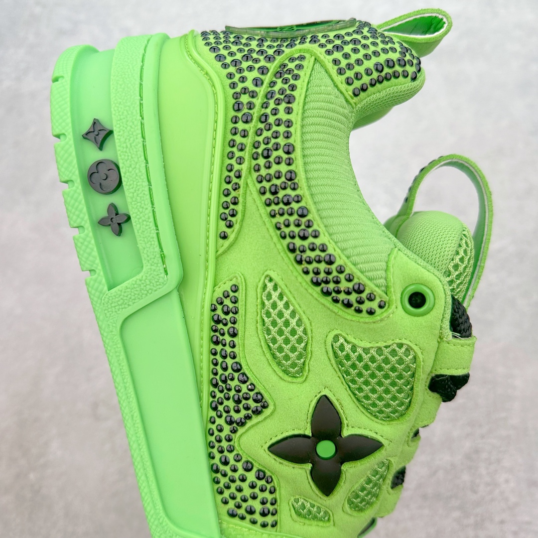 图片[6]-＃K纯原 LOUIS VUITTON Skate lv小牛皮超大花朵印花低帮板鞋 市场所有版本中综合最强的货品 GD实力大厂出品 全网最全配色更新最快 最成熟的做工稳定的品控 完美鞋型超高的清洁度 零毛边线头瑕疵 全套原楦原纸版原鞋开模 全网最具灵魂的版型 正确原装黄色鞋盒 正确中底印花 鞋面印花3D高频深度立体 全鞋电脑针车 紧密相连 针距密度一致 环保乳胶注塑鞋垫 厚度脚感还原原版 皮面裁剪部位 统一油边封口工艺 原装橡胶大底含胶量大底组合零偏差 专柜全套包装 防尘袋 说明书 质保卡 男女鞋 尺码：35 36 37 38 39 40 41 42 43 44 45-选品中心