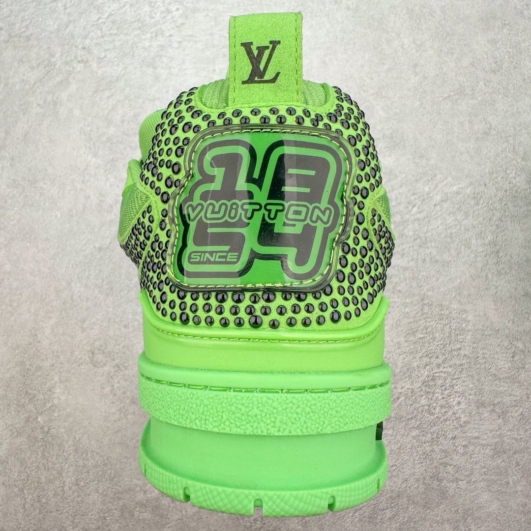 图片[8]-＃K纯原 LOUIS VUITTON Skate lv小牛皮超大花朵印花低帮板鞋 市场所有版本中综合最强的货品 GD实力大厂出品 全网最全配色更新最快 最成熟的做工稳定的品控 完美鞋型超高的清洁度 零毛边线头瑕疵 全套原楦原纸版原鞋开模 全网最具灵魂的版型 正确原装黄色鞋盒 正确中底印花 鞋面印花3D高频深度立体 全鞋电脑针车 紧密相连 针距密度一致 环保乳胶注塑鞋垫 厚度脚感还原原版 皮面裁剪部位 统一油边封口工艺 原装橡胶大底含胶量大底组合零偏差 专柜全套包装 防尘袋 说明书 质保卡 男女鞋 尺码：35 36 37 38 39 40 41 42 43 44 45-选品中心