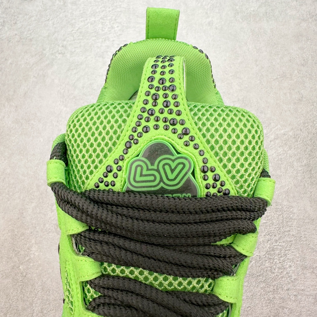 图片[5]-＃K纯原 LOUIS VUITTON Skate lv小牛皮超大花朵印花低帮板鞋 市场所有版本中综合最强的货品 GD实力大厂出品 全网最全配色更新最快 最成熟的做工稳定的品控 完美鞋型超高的清洁度 零毛边线头瑕疵 全套原楦原纸版原鞋开模 全网最具灵魂的版型 正确原装黄色鞋盒 正确中底印花 鞋面印花3D高频深度立体 全鞋电脑针车 紧密相连 针距密度一致 环保乳胶注塑鞋垫 厚度脚感还原原版 皮面裁剪部位 统一油边封口工艺 原装橡胶大底含胶量大底组合零偏差 专柜全套包装 防尘袋 说明书 质保卡 男女鞋 尺码：35 36 37 38 39 40 41 42 43 44 45-选品中心