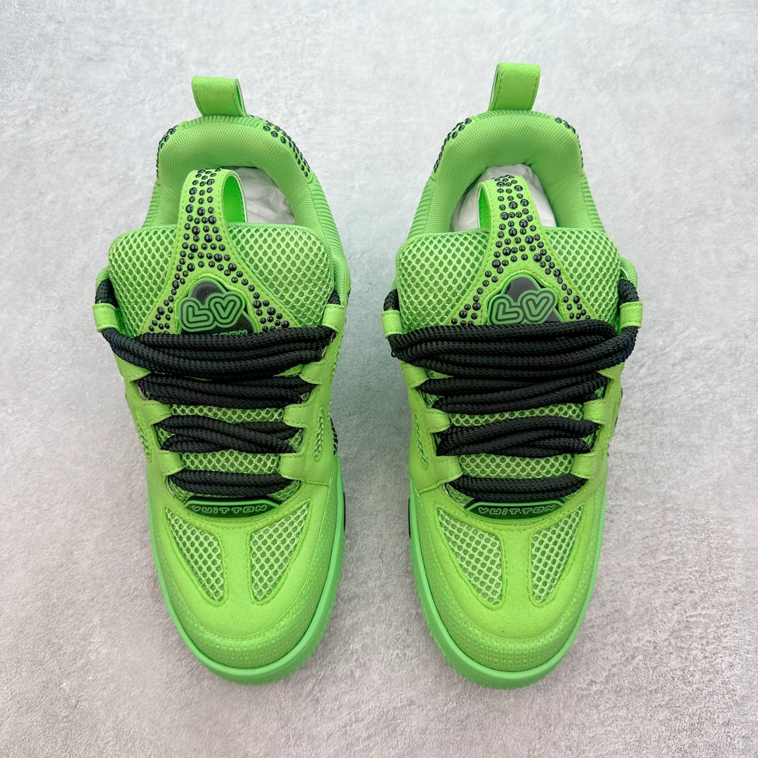 图片[2]-＃K纯原 LOUIS VUITTON Skate lv小牛皮超大花朵印花低帮板鞋 市场所有版本中综合最强的货品 GD实力大厂出品 全网最全配色更新最快 最成熟的做工稳定的品控 完美鞋型超高的清洁度 零毛边线头瑕疵 全套原楦原纸版原鞋开模 全网最具灵魂的版型 正确原装黄色鞋盒 正确中底印花 鞋面印花3D高频深度立体 全鞋电脑针车 紧密相连 针距密度一致 环保乳胶注塑鞋垫 厚度脚感还原原版 皮面裁剪部位 统一油边封口工艺 原装橡胶大底含胶量大底组合零偏差 专柜全套包装 防尘袋 说明书 质保卡 男女鞋 尺码：35 36 37 38 39 40 41 42 43 44 45-选品中心