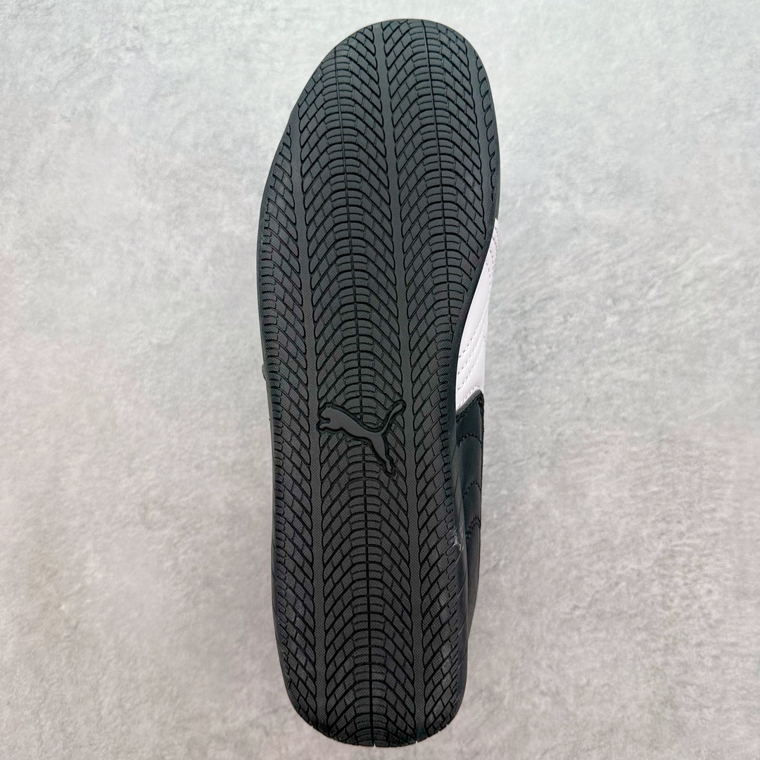 图片[9]-＃绿X/GX PUMA Speedca OG 彪马极速赛车系列低帮德训风拼接复古百搭休闲运动赛车鞋 鞋款从80、90年代赛车手所穿的防火赛车鞋为原型，鞋身线条模仿了赛车的流线廓形，体现了空气动力学原理的结构。简约流畅的外观，恰好又和贯穿其中的Formstrip Logo融合恰到好处，视觉上细节丰富且协调。本次Speedcat OG鞋款归来，最大看点自然式保留了窄版鞋型以及薄底构造。这两年各品牌鞋底越做越厚，Speedcat反其道而行之，上脚几乎无鞋底的效果带来耳目一新的视觉体验。鞋面依旧是以质感细腻的麂皮材质打造，并且大面积近乎全包裹的使用，复古味道也愈发浓烈。配色上更是将最原始的黑色和红色带回，向F1赛车队的标志性队服致敬。相信让各位一眼种草的更多是出挑的大红色，上脚即可瞬间点亮整体造型，在以球鞋为核心的OOTD中脱颖而出。而另一款黑色则是低调的万金油，彰显新潮个性的同时又不喧宾夺主，也是热爱简约系穿搭朋友的首选。 尺码：35.5 36 37 37.5 38 38.5 39 40 40.5 41 42 42.5 43 44 44.5 45-选品中心