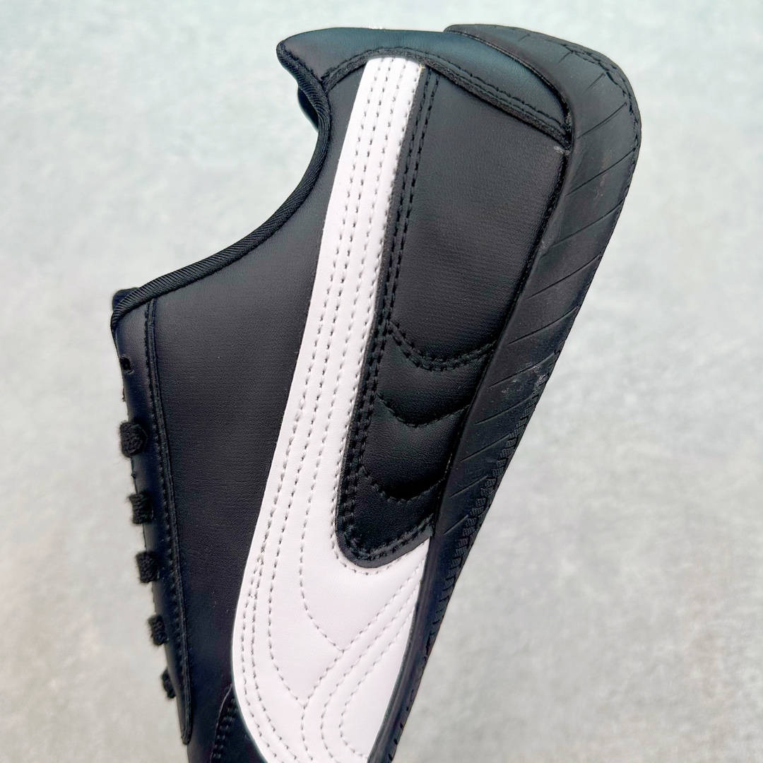 图片[7]-＃绿X/GX PUMA Speedca OG 彪马极速赛车系列低帮德训风拼接复古百搭休闲运动赛车鞋 鞋款从80、90年代赛车手所穿的防火赛车鞋为原型，鞋身线条模仿了赛车的流线廓形，体现了空气动力学原理的结构。简约流畅的外观，恰好又和贯穿其中的Formstrip Logo融合恰到好处，视觉上细节丰富且协调。本次Speedcat OG鞋款归来，最大看点自然式保留了窄版鞋型以及薄底构造。这两年各品牌鞋底越做越厚，Speedcat反其道而行之，上脚几乎无鞋底的效果带来耳目一新的视觉体验。鞋面依旧是以质感细腻的麂皮材质打造，并且大面积近乎全包裹的使用，复古味道也愈发浓烈。配色上更是将最原始的黑色和红色带回，向F1赛车队的标志性队服致敬。相信让各位一眼种草的更多是出挑的大红色，上脚即可瞬间点亮整体造型，在以球鞋为核心的OOTD中脱颖而出。而另一款黑色则是低调的万金油，彰显新潮个性的同时又不喧宾夺主，也是热爱简约系穿搭朋友的首选。 尺码：35.5 36 37 37.5 38 38.5 39 40 40.5 41 42 42.5 43 44 44.5 45-选品中心