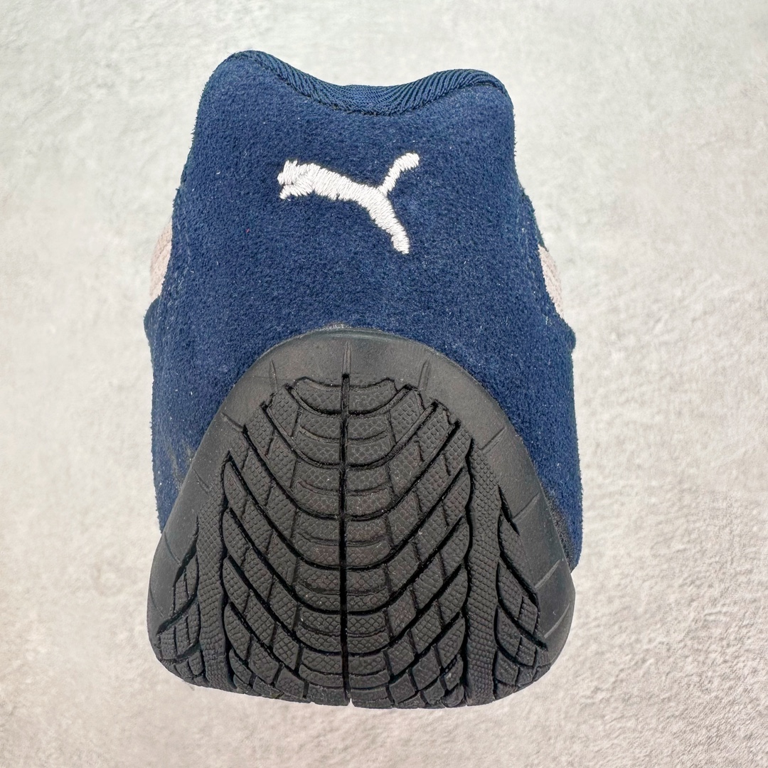 图片[8]-＃绿X/GX PUMA Speedca OG 彪马极速赛车系列低帮德训风拼接复古百搭休闲运动赛车鞋 鞋款从80、90年代赛车手所穿的防火赛车鞋为原型，鞋身线条模仿了赛车的流线廓形，体现了空气动力学原理的结构。简约流畅的外观，恰好又和贯穿其中的Formstrip Logo融合恰到好处，视觉上细节丰富且协调。本次Speedcat OG鞋款归来，最大看点自然式保留了窄版鞋型以及薄底构造。这两年各品牌鞋底越做越厚，Speedcat反其道而行之，上脚几乎无鞋底的效果带来耳目一新的视觉体验。鞋面依旧是以质感细腻的麂皮材质打造，并且大面积近乎全包裹的使用，复古味道也愈发浓烈。配色上更是将最原始的黑色和红色带回，向F1赛车队的标志性队服致敬。相信让各位一眼种草的更多是出挑的大红色，上脚即可瞬间点亮整体造型，在以球鞋为核心的OOTD中脱颖而出。而另一款黑色则是低调的万金油，彰显新潮个性的同时又不喧宾夺主，也是热爱简约系穿搭朋友的首选。 尺码：35.5 36 37 37.5 38 38.5 39 40 40.5 41 42 42.5 43 44 44.5 45-选品中心