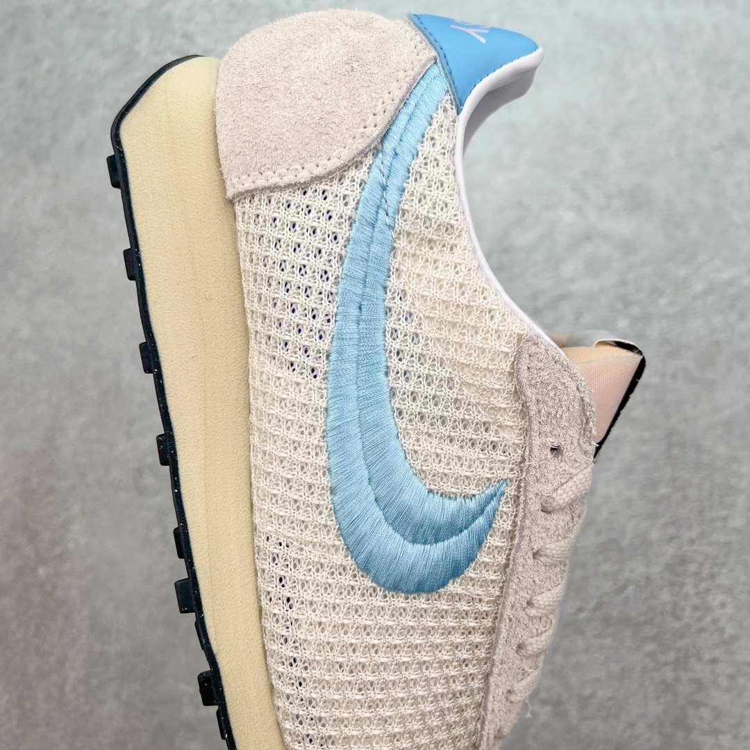 图片[6]-＃KZ纯原 Stussy x NK Roshe Run LD-1000 舒适百搭防滑耐磨低帮休闲跑步鞋男女同款 斯图西联名米蓝色 FQ5369-001 以其中白蓝色款式为例 设计师将白色作为底色 使用蓝色点缀两侧 NK Swoosh 提升视觉层次感的同时还进一步丰富色彩体系 材质方面更是尽显复古气质 全鞋采用大面积网眼面料设计 再在鞋头位置搭配上一大块绒面革 塑造出出色质感以及良好的透气性能 细节上 最醒目的便是两侧精致的Swoosh 点明品牌身份 此外鞋舌上出现的 Stussy 手绘涂鸦字体同样格外亮眼 不仅如此 鞋款后跟上还有 Stussy 字样 Logo 再次点题 彰显出该鞋款特有的联名属性 尺码：36 36.5 37.5 38 38.5 39 40 40.5 41 42 42.5 43 44 44.5 45 46-选品中心
