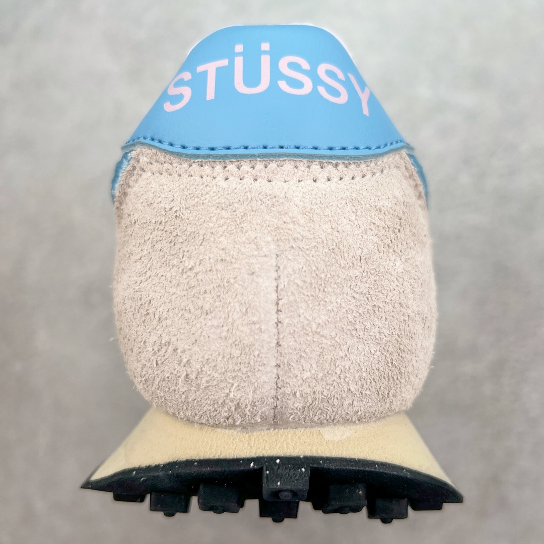 图片[8]-＃KZ纯原 Stussy x NK Roshe Run LD-1000 舒适百搭防滑耐磨低帮休闲跑步鞋男女同款 斯图西联名米蓝色 FQ5369-001 以其中白蓝色款式为例 设计师将白色作为底色 使用蓝色点缀两侧 NK Swoosh 提升视觉层次感的同时还进一步丰富色彩体系 材质方面更是尽显复古气质 全鞋采用大面积网眼面料设计 再在鞋头位置搭配上一大块绒面革 塑造出出色质感以及良好的透气性能 细节上 最醒目的便是两侧精致的Swoosh 点明品牌身份 此外鞋舌上出现的 Stussy 手绘涂鸦字体同样格外亮眼 不仅如此 鞋款后跟上还有 Stussy 字样 Logo 再次点题 彰显出该鞋款特有的联名属性 尺码：36 36.5 37.5 38 38.5 39 40 40.5 41 42 42.5 43 44 44.5 45 46-选品中心