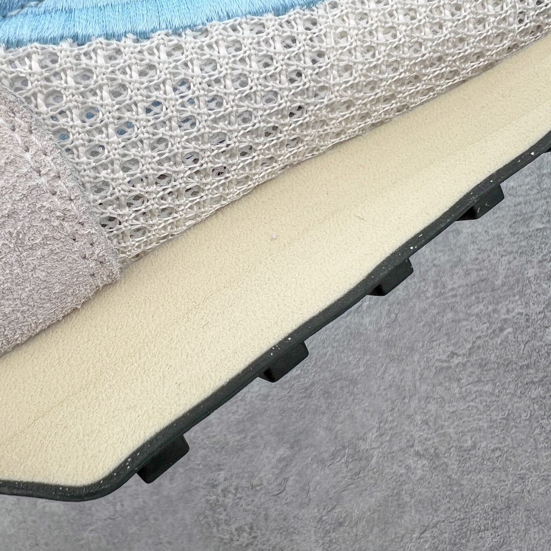 图片[18]-＃KZ纯原 Stussy x NK Roshe Run LD-1000 舒适百搭防滑耐磨低帮休闲跑步鞋男女同款 斯图西联名米蓝色 FQ5369-001 以其中白蓝色款式为例 设计师将白色作为底色 使用蓝色点缀两侧 NK Swoosh 提升视觉层次感的同时还进一步丰富色彩体系 材质方面更是尽显复古气质 全鞋采用大面积网眼面料设计 再在鞋头位置搭配上一大块绒面革 塑造出出色质感以及良好的透气性能 细节上 最醒目的便是两侧精致的Swoosh 点明品牌身份 此外鞋舌上出现的 Stussy 手绘涂鸦字体同样格外亮眼 不仅如此 鞋款后跟上还有 Stussy 字样 Logo 再次点题 彰显出该鞋款特有的联名属性 尺码：36 36.5 37.5 38 38.5 39 40 40.5 41 42 42.5 43 44 44.5 45 46-选品中心