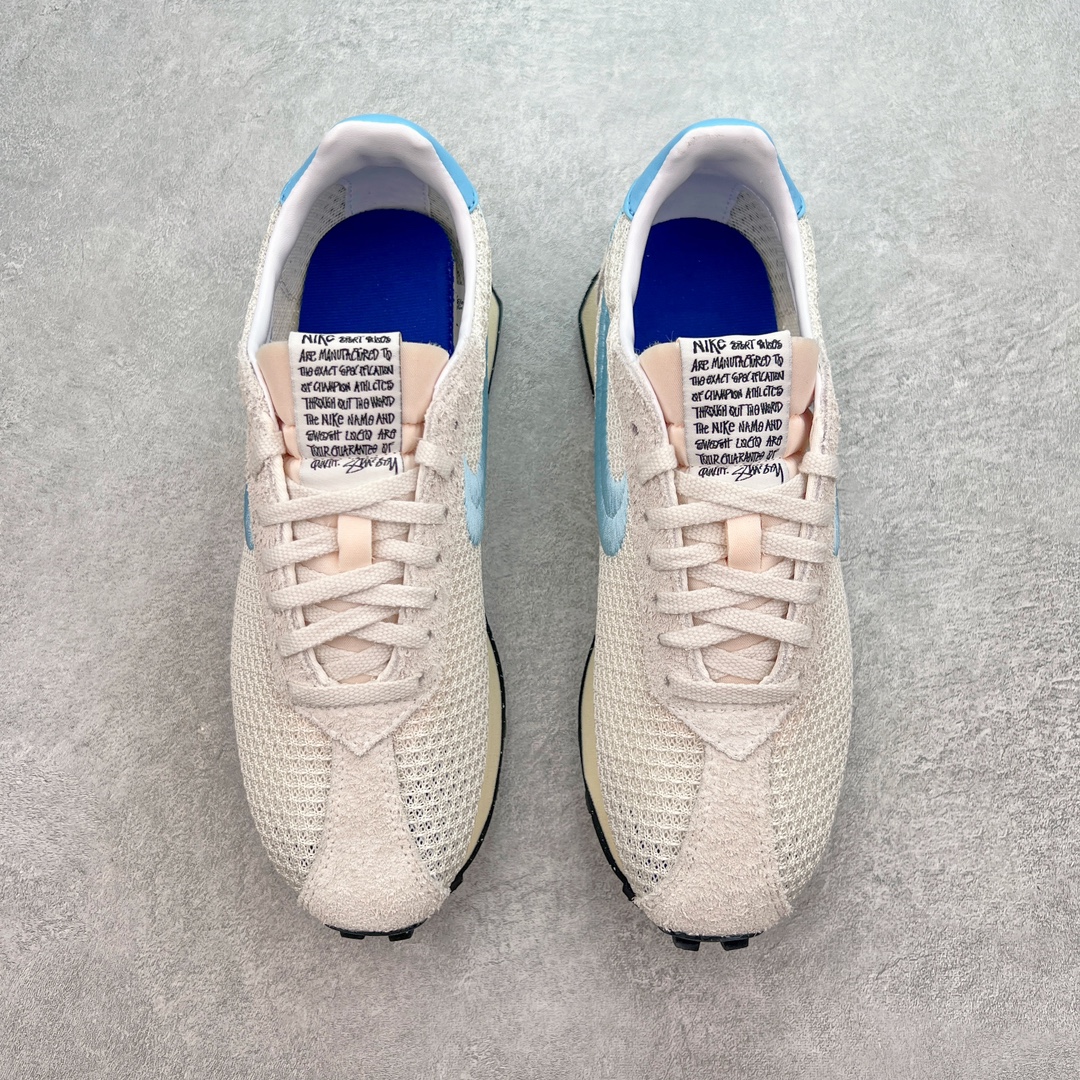 图片[2]-＃KZ纯原 Stussy x NK Roshe Run LD-1000 舒适百搭防滑耐磨低帮休闲跑步鞋男女同款 斯图西联名米蓝色 FQ5369-001 以其中白蓝色款式为例 设计师将白色作为底色 使用蓝色点缀两侧 NK Swoosh 提升视觉层次感的同时还进一步丰富色彩体系 材质方面更是尽显复古气质 全鞋采用大面积网眼面料设计 再在鞋头位置搭配上一大块绒面革 塑造出出色质感以及良好的透气性能 细节上 最醒目的便是两侧精致的Swoosh 点明品牌身份 此外鞋舌上出现的 Stussy 手绘涂鸦字体同样格外亮眼 不仅如此 鞋款后跟上还有 Stussy 字样 Logo 再次点题 彰显出该鞋款特有的联名属性 尺码：36 36.5 37.5 38 38.5 39 40 40.5 41 42 42.5 43 44 44.5 45 46-选品中心