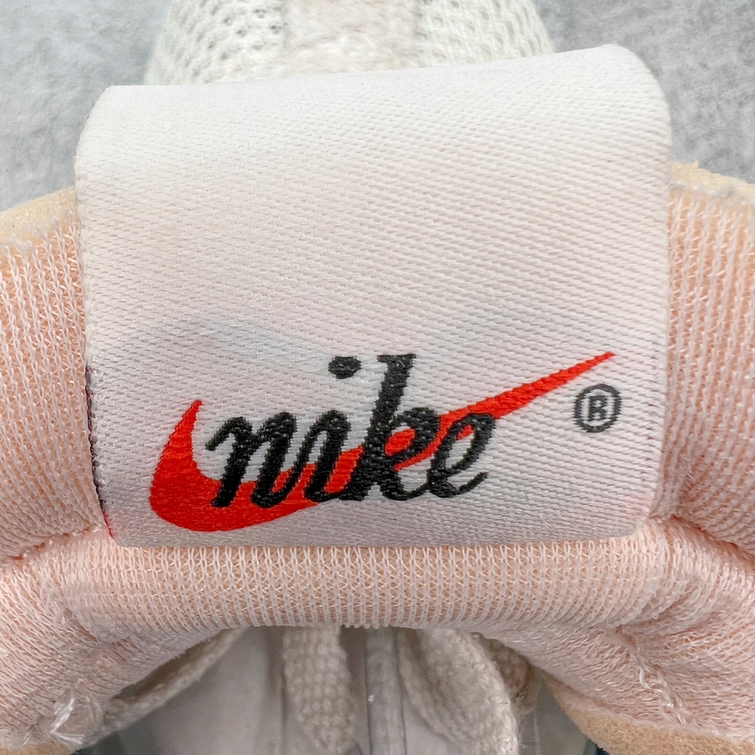 图片[12]-＃KZ纯原 Stussy x NK Roshe Run LD-1000 舒适百搭防滑耐磨低帮休闲跑步鞋男女同款 斯图西联名米蓝色 FQ5369-001 以其中白蓝色款式为例 设计师将白色作为底色 使用蓝色点缀两侧 NK Swoosh 提升视觉层次感的同时还进一步丰富色彩体系 材质方面更是尽显复古气质 全鞋采用大面积网眼面料设计 再在鞋头位置搭配上一大块绒面革 塑造出出色质感以及良好的透气性能 细节上 最醒目的便是两侧精致的Swoosh 点明品牌身份 此外鞋舌上出现的 Stussy 手绘涂鸦字体同样格外亮眼 不仅如此 鞋款后跟上还有 Stussy 字样 Logo 再次点题 彰显出该鞋款特有的联名属性 尺码：36 36.5 37.5 38 38.5 39 40 40.5 41 42 42.5 43 44 44.5 45 46-选品中心