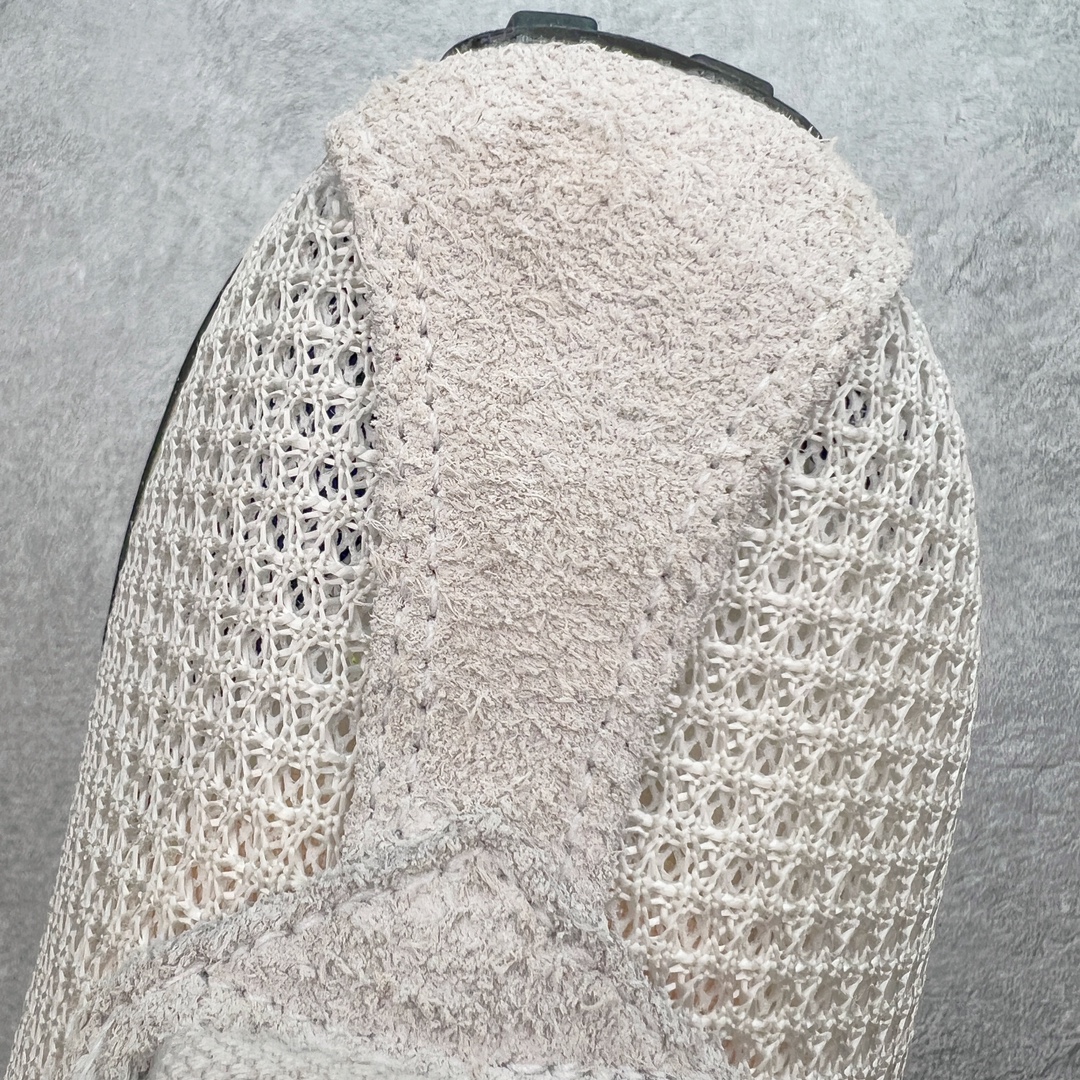 图片[16]-＃KZ纯原 Stussy x NK Roshe Run LD-1000 舒适百搭防滑耐磨低帮休闲跑步鞋男女同款 斯图西联名米蓝色 FQ5369-001 以其中白蓝色款式为例 设计师将白色作为底色 使用蓝色点缀两侧 NK Swoosh 提升视觉层次感的同时还进一步丰富色彩体系 材质方面更是尽显复古气质 全鞋采用大面积网眼面料设计 再在鞋头位置搭配上一大块绒面革 塑造出出色质感以及良好的透气性能 细节上 最醒目的便是两侧精致的Swoosh 点明品牌身份 此外鞋舌上出现的 Stussy 手绘涂鸦字体同样格外亮眼 不仅如此 鞋款后跟上还有 Stussy 字样 Logo 再次点题 彰显出该鞋款特有的联名属性 尺码：36 36.5 37.5 38 38.5 39 40 40.5 41 42 42.5 43 44 44.5 45 46-选品中心