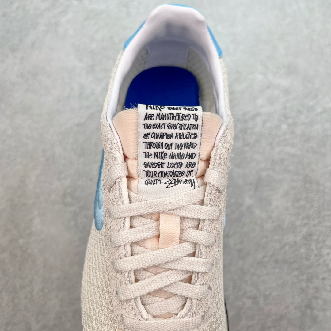 图片[5]-＃KZ纯原 Stussy x NK Roshe Run LD-1000 舒适百搭防滑耐磨低帮休闲跑步鞋男女同款 斯图西联名米蓝色 FQ5369-001 以其中白蓝色款式为例 设计师将白色作为底色 使用蓝色点缀两侧 NK Swoosh 提升视觉层次感的同时还进一步丰富色彩体系 材质方面更是尽显复古气质 全鞋采用大面积网眼面料设计 再在鞋头位置搭配上一大块绒面革 塑造出出色质感以及良好的透气性能 细节上 最醒目的便是两侧精致的Swoosh 点明品牌身份 此外鞋舌上出现的 Stussy 手绘涂鸦字体同样格外亮眼 不仅如此 鞋款后跟上还有 Stussy 字样 Logo 再次点题 彰显出该鞋款特有的联名属性 尺码：36 36.5 37.5 38 38.5 39 40 40.5 41 42 42.5 43 44 44.5 45 46-选品中心