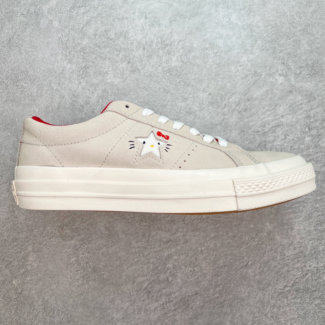 Converse x Hello Kitty 联名 结合经典的One Star鞋款 水晶大底 侧面星星中暗中观察的小猫 呈现风格极为有趣 少女心十足 细节点缀更是非常巧妙 充满趣味性 彻底释放你的公举心 翻毛皮材质 柔软细腻 两副鞋带 可替换使用或花式系带 根据服饰的色彩随意切换造型! 尺码:35 36 39.5 37 37.5 38 39 40 41 41.5 42 42.5 43 44-选品中心