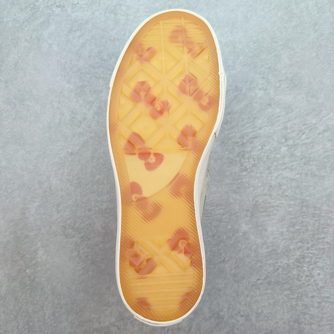 图片[9]-Converse x Hello Kitty 联名 结合经典的One Star鞋款 水晶大底 侧面星星中暗中观察的小猫 呈现风格极为有趣 少女心十足 细节点缀更是非常巧妙 充满趣味性 彻底释放你的公举心 翻毛皮材质 柔软细腻 两副鞋带 可替换使用或花式系带 根据服饰的色彩随意切换造型！ 尺码：35 36 39.5 37 37.5 38 39 40 41 41.5 42 42.5 43 44-选品中心