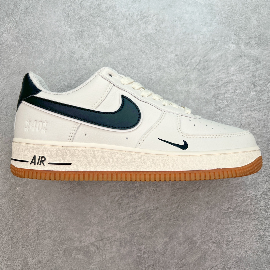 NK Air Force 1´07 Low 空军一号低帮百搭休闲运动板鞋 WA0531-301 柔软、弹性十足的缓震性能和出色的中底设计 横跨复古与现代的外型结合 造就出风靡全球 三十多年的Force 1 直到今天还深受青睐 尺码：36 36.5 37.5 38 38.5 39 40 40.5 41 42 42.5 43 44 44.5 45-选品中心
