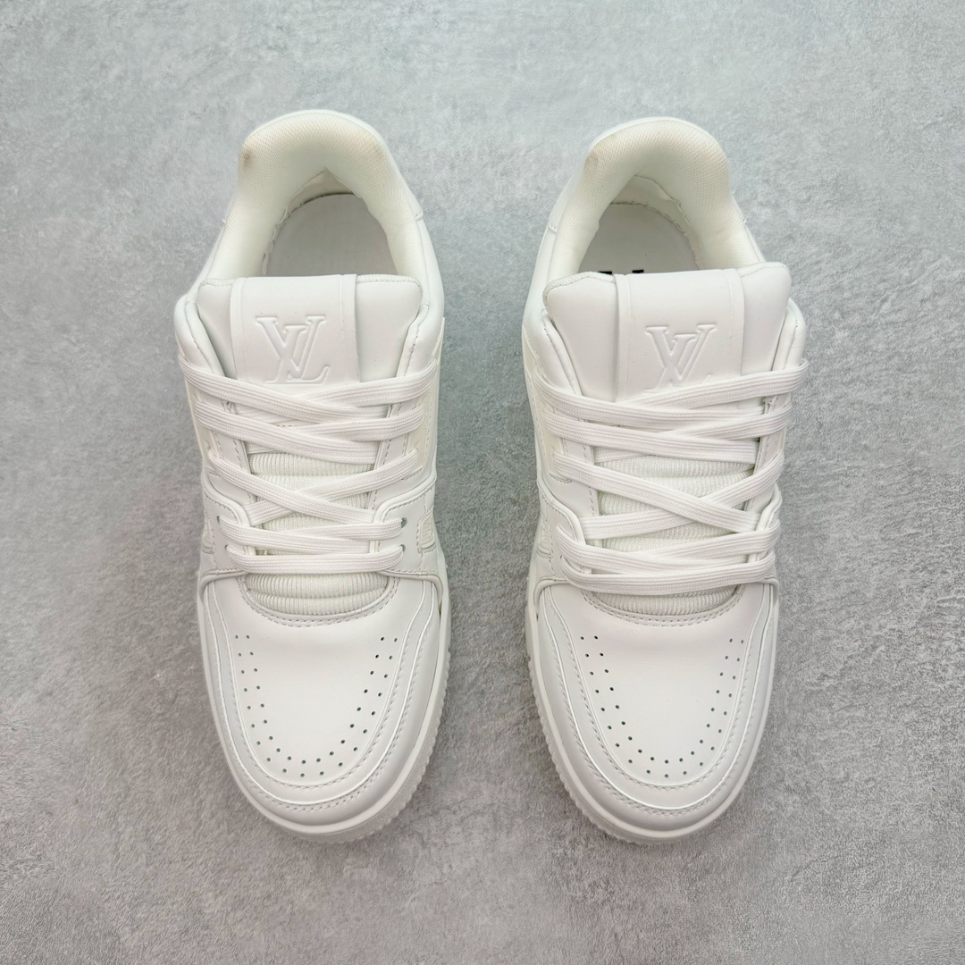 图片[2]-Louis Vuitton Trainer lv时装走秀运动鞋 黑神话悟空 全网最全配色更新最快 最成熟的做工稳定的品控 完美鞋型超高的清洁度 零毛边线头瑕疵 全套原楦原纸版原鞋开模 全网最具灵魂的版型 正确原装黄色鞋盒 正确中底印花 鞋面印花3D高频深度立体 全鞋电脑针车 紧密相连 针距密度一致 环保乳胶注塑鞋垫 厚度脚感还原原版 皮面裁剪部位 统一油边封口工艺 原装橡胶大底含胶量大底组合零偏差 专柜全套包装 防尘袋 说明书 质保卡 男女鞋 尺码：35 36 37 38 39 40 41 42 43 44 45-选品中心