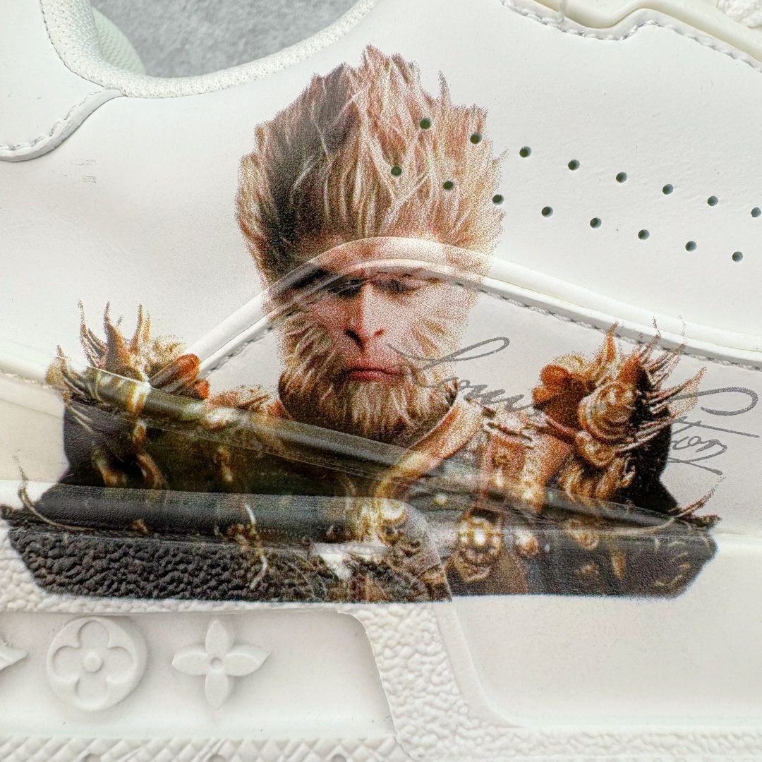 图片[11]-Louis Vuitton Trainer lv时装走秀运动鞋 黑神话悟空 全网最全配色更新最快 最成熟的做工稳定的品控 完美鞋型超高的清洁度 零毛边线头瑕疵 全套原楦原纸版原鞋开模 全网最具灵魂的版型 正确原装黄色鞋盒 正确中底印花 鞋面印花3D高频深度立体 全鞋电脑针车 紧密相连 针距密度一致 环保乳胶注塑鞋垫 厚度脚感还原原版 皮面裁剪部位 统一油边封口工艺 原装橡胶大底含胶量大底组合零偏差 专柜全套包装 防尘袋 说明书 质保卡 男女鞋 尺码：35 36 37 38 39 40 41 42 43 44 45-选品中心