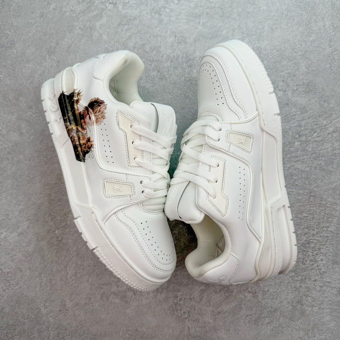 图片[3]-Louis Vuitton Trainer lv时装走秀运动鞋 黑神话悟空 全网最全配色更新最快 最成熟的做工稳定的品控 完美鞋型超高的清洁度 零毛边线头瑕疵 全套原楦原纸版原鞋开模 全网最具灵魂的版型 正确原装黄色鞋盒 正确中底印花 鞋面印花3D高频深度立体 全鞋电脑针车 紧密相连 针距密度一致 环保乳胶注塑鞋垫 厚度脚感还原原版 皮面裁剪部位 统一油边封口工艺 原装橡胶大底含胶量大底组合零偏差 专柜全套包装 防尘袋 说明书 质保卡 男女鞋 尺码：35 36 37 38 39 40 41 42 43 44 45-选品中心