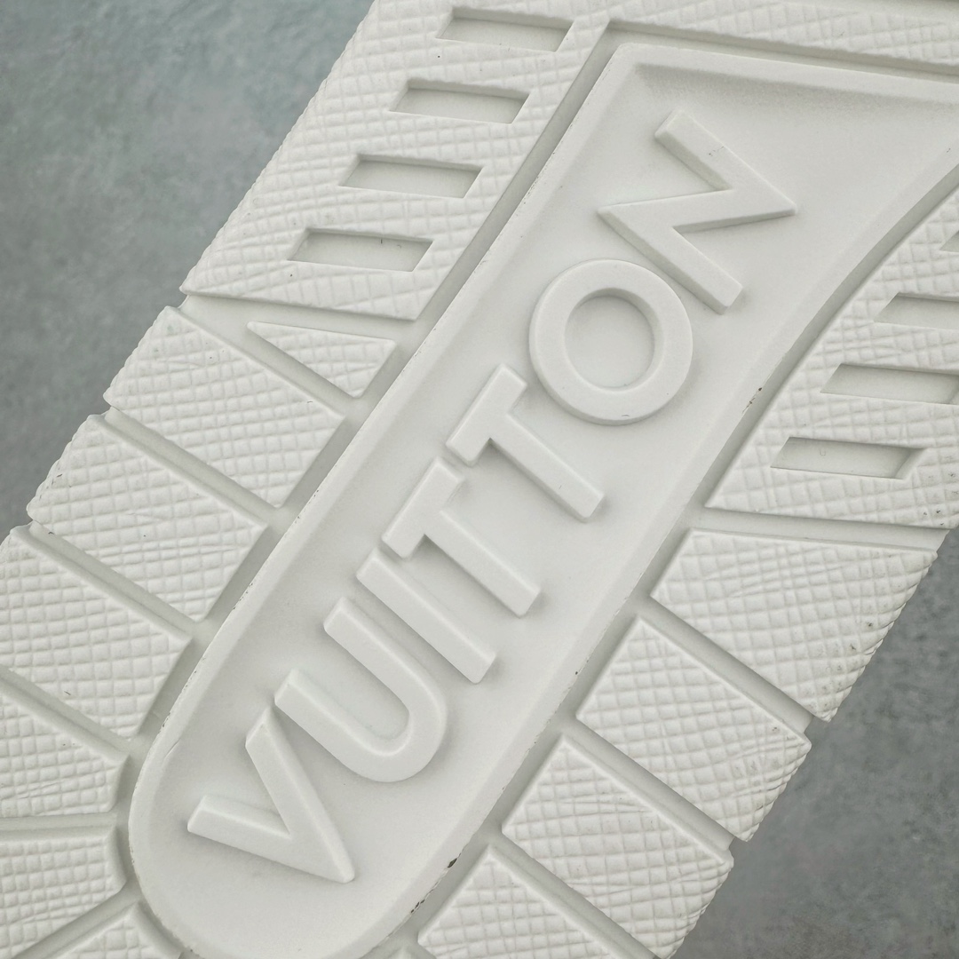 图片[12]-Louis Vuitton Trainer lv时装走秀运动鞋 黑神话悟空 全网最全配色更新最快 最成熟的做工稳定的品控 完美鞋型超高的清洁度 零毛边线头瑕疵 全套原楦原纸版原鞋开模 全网最具灵魂的版型 正确原装黄色鞋盒 正确中底印花 鞋面印花3D高频深度立体 全鞋电脑针车 紧密相连 针距密度一致 环保乳胶注塑鞋垫 厚度脚感还原原版 皮面裁剪部位 统一油边封口工艺 原装橡胶大底含胶量大底组合零偏差 专柜全套包装 防尘袋 说明书 质保卡 男女鞋 尺码：35 36 37 38 39 40 41 42 43 44 45-选品中心