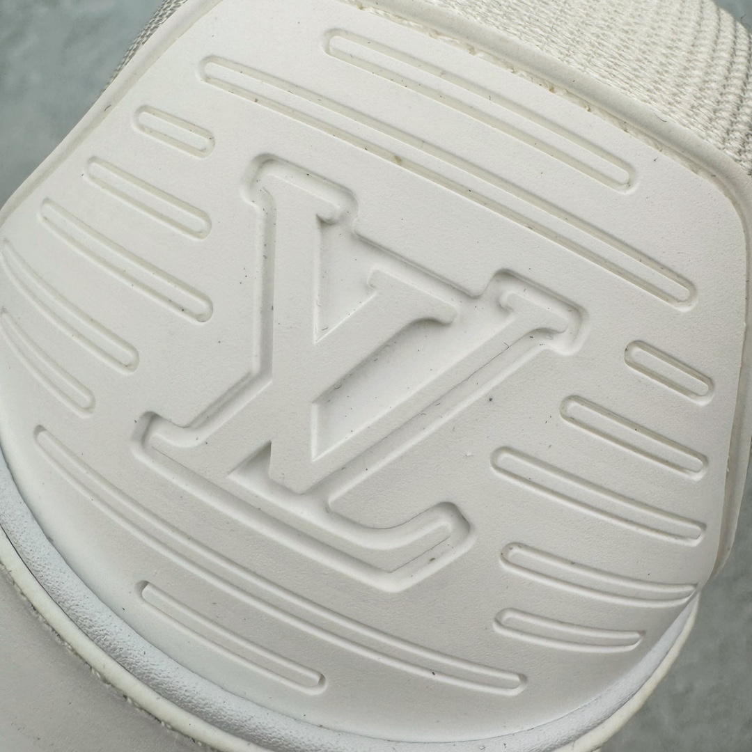 图片[11]-＃FS顶级特价 Louis Vuitton Trainer lv时装走秀运动鞋 实力大厂出品 平台专供 成熟的做工稳定的品控 完美鞋型超高的清洁度 零毛边线头瑕疵 全套原楦原纸版原鞋开模 全网最具灵魂的版型 正确原装黄色鞋盒 正确中底印花 鞋面印花3D高频深度立体 全鞋电脑针车 紧密相连 针距密度一致 环保乳胶注塑鞋垫 厚度脚感还原原版 皮面裁剪部位 统一油边封口工艺 原装橡胶大底含胶量大底组合零偏差 专柜全套包装 防尘袋 说明书 质保卡 男女鞋 尺码：35 36 37 38 39 40 41 42 43 44 45-选品中心