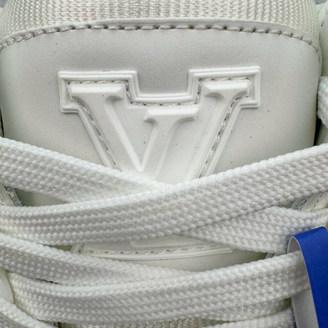 图片[13]-＃FS顶级特价 Louis Vuitton Trainer lv时装走秀运动鞋 实力大厂出品 平台专供 成熟的做工稳定的品控 完美鞋型超高的清洁度 零毛边线头瑕疵 全套原楦原纸版原鞋开模 全网最具灵魂的版型 正确原装黄色鞋盒 正确中底印花 鞋面印花3D高频深度立体 全鞋电脑针车 紧密相连 针距密度一致 环保乳胶注塑鞋垫 厚度脚感还原原版 皮面裁剪部位 统一油边封口工艺 原装橡胶大底含胶量大底组合零偏差 专柜全套包装 防尘袋 说明书 质保卡 男女鞋 尺码：35 36 37 38 39 40 41 42 43 44 45-选品中心