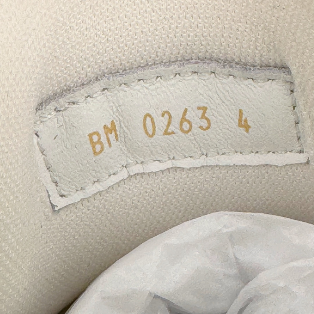 图片[10]-＃FS顶级特价 Louis Vuitton Trainer lv时装走秀运动鞋 实力大厂出品 平台专供 成熟的做工稳定的品控 完美鞋型超高的清洁度 零毛边线头瑕疵 全套原楦原纸版原鞋开模 全网最具灵魂的版型 正确原装黄色鞋盒 正确中底印花 鞋面印花3D高频深度立体 全鞋电脑针车 紧密相连 针距密度一致 环保乳胶注塑鞋垫 厚度脚感还原原版 皮面裁剪部位 统一油边封口工艺 原装橡胶大底含胶量大底组合零偏差 专柜全套包装 防尘袋 说明书 质保卡 男女鞋 尺码：35 36 37 38 39 40 41 42 43 44 45-选品中心