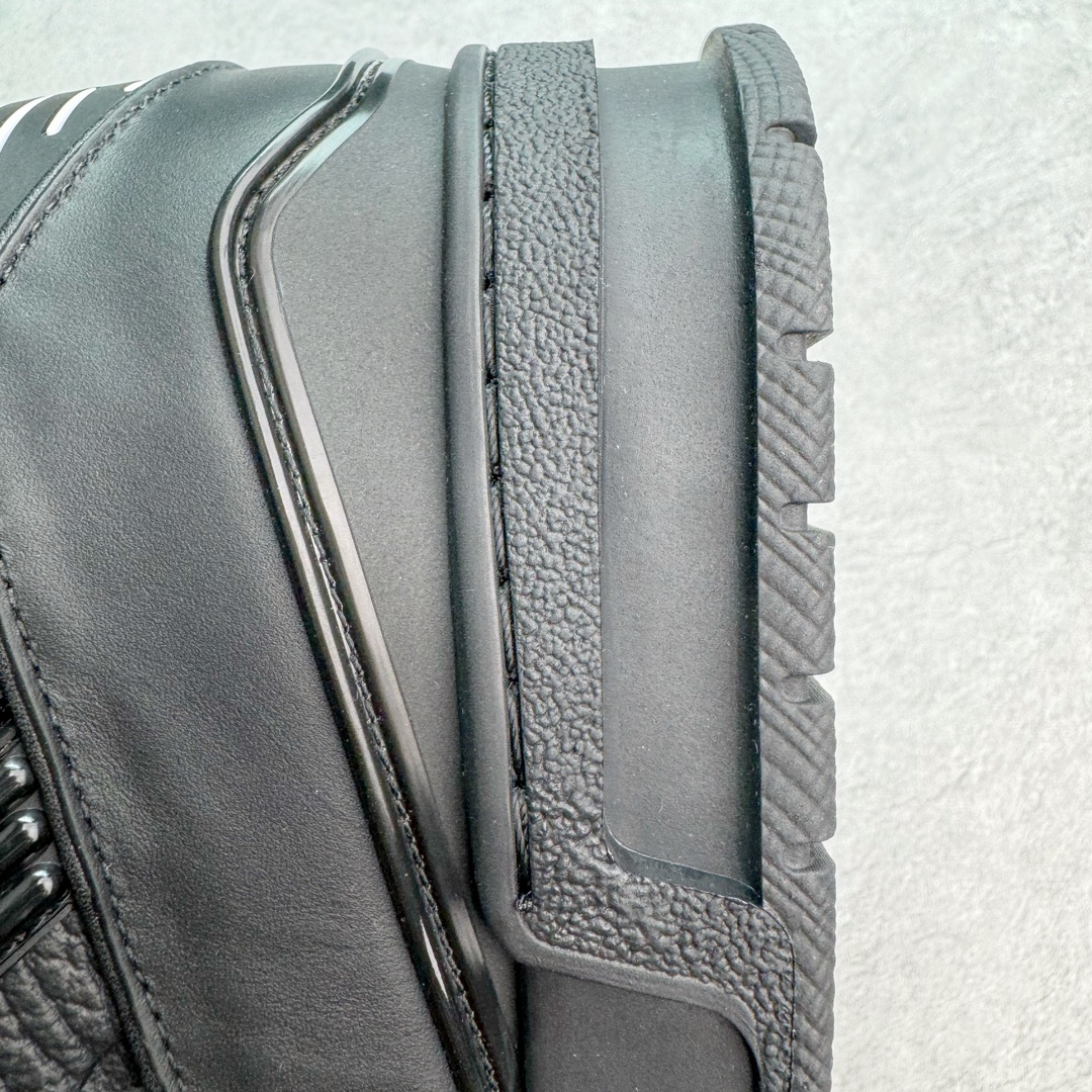 图片[12]-＃FS顶级特价 Louis Vuitton Trainer lv时装走秀运动鞋 实力大厂出品 平台专供 成熟的做工稳定的品控 完美鞋型超高的清洁度 零毛边线头瑕疵 全套原楦原纸版原鞋开模 全网最具灵魂的版型 正确原装黄色鞋盒 正确中底印花 鞋面印花3D高频深度立体 全鞋电脑针车 紧密相连 针距密度一致 环保乳胶注塑鞋垫 厚度脚感还原原版 皮面裁剪部位 统一油边封口工艺 原装橡胶大底含胶量大底组合零偏差 专柜全套包装 防尘袋 说明书 质保卡 男女鞋 尺码：35 36 37 38 39 40 41 42 43 44 45-选品中心