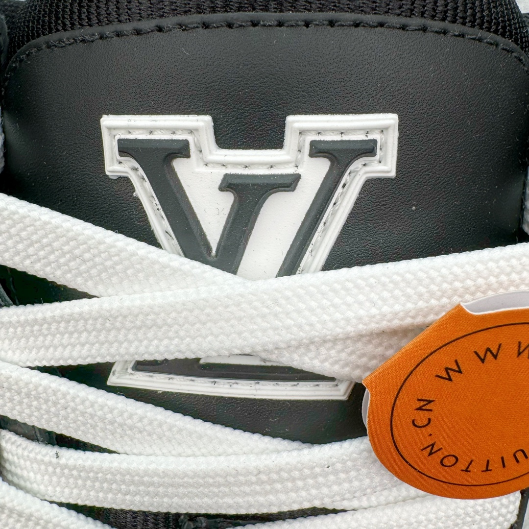 图片[10]-＃FS顶级特价 Louis Vuitton Trainer lv时装走秀运动鞋 实力大厂出品 平台专供 成熟的做工稳定的品控 完美鞋型超高的清洁度 零毛边线头瑕疵 全套原楦原纸版原鞋开模 全网最具灵魂的版型 正确原装黄色鞋盒 正确中底印花 鞋面印花3D高频深度立体 全鞋电脑针车 紧密相连 针距密度一致 环保乳胶注塑鞋垫 厚度脚感还原原版 皮面裁剪部位 统一油边封口工艺 原装橡胶大底含胶量大底组合零偏差 专柜全套包装 防尘袋 说明书 质保卡 男女鞋 尺码：35 36 37 38 39 40 41 42 43 44 45-选品中心