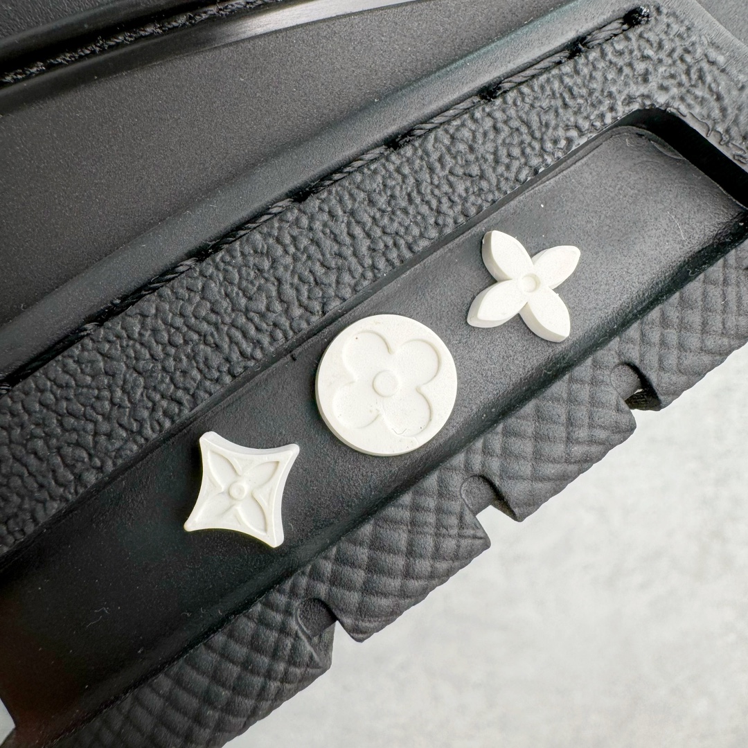 图片[16]-＃FS顶级特价 Louis Vuitton Trainer lv时装走秀运动鞋 实力大厂出品 平台专供 成熟的做工稳定的品控 完美鞋型超高的清洁度 零毛边线头瑕疵 全套原楦原纸版原鞋开模 全网最具灵魂的版型 正确原装黄色鞋盒 正确中底印花 鞋面印花3D高频深度立体 全鞋电脑针车 紧密相连 针距密度一致 环保乳胶注塑鞋垫 厚度脚感还原原版 皮面裁剪部位 统一油边封口工艺 原装橡胶大底含胶量大底组合零偏差 专柜全套包装 防尘袋 说明书 质保卡 男女鞋 尺码：35 36 37 38 39 40 41 42 43 44 45-选品中心