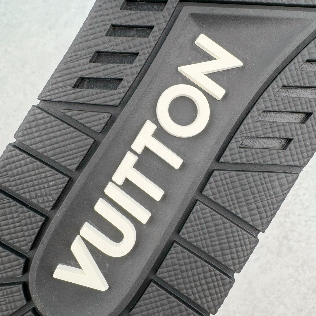 图片[18]-＃FS顶级特价 Louis Vuitton Trainer lv时装走秀运动鞋 实力大厂出品 平台专供 成熟的做工稳定的品控 完美鞋型超高的清洁度 零毛边线头瑕疵 全套原楦原纸版原鞋开模 全网最具灵魂的版型 正确原装黄色鞋盒 正确中底印花 鞋面印花3D高频深度立体 全鞋电脑针车 紧密相连 针距密度一致 环保乳胶注塑鞋垫 厚度脚感还原原版 皮面裁剪部位 统一油边封口工艺 原装橡胶大底含胶量大底组合零偏差 专柜全套包装 防尘袋 说明书 质保卡 男女鞋 尺码：35 36 37 38 39 40 41 42 43 44 45-选品中心