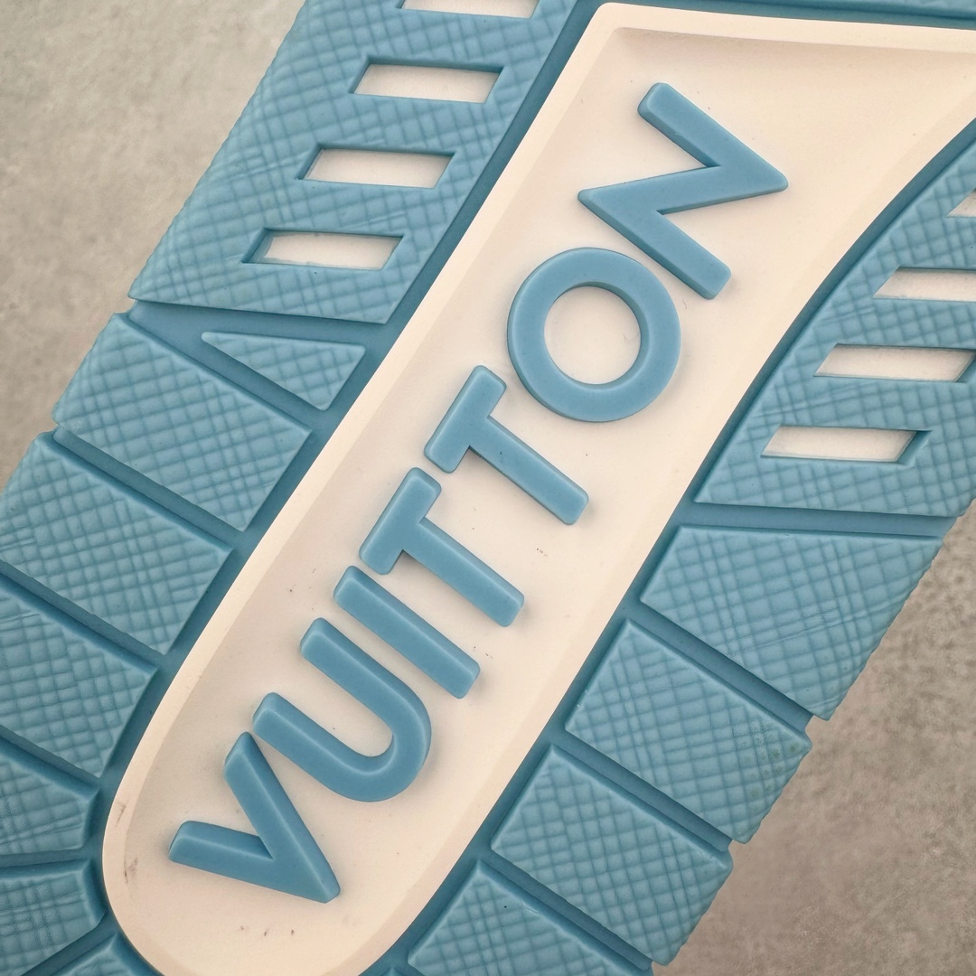 图片[16]-＃FS顶级特价 Louis Vuitton Trainer lv时装走秀运动鞋 实力大厂出品 平台专供 成熟的做工稳定的品控 完美鞋型超高的清洁度 零毛边线头瑕疵 全套原楦原纸版原鞋开模 全网最具灵魂的版型 正确原装黄色鞋盒 正确中底印花 鞋面印花3D高频深度立体 全鞋电脑针车 紧密相连 针距密度一致 环保乳胶注塑鞋垫 厚度脚感还原原版 皮面裁剪部位 统一油边封口工艺 原装橡胶大底含胶量大底组合零偏差 专柜全套包装 防尘袋 说明书 质保卡 男女鞋 尺码：35 36 37 38 39 40 41 42 43 44 45-选品中心