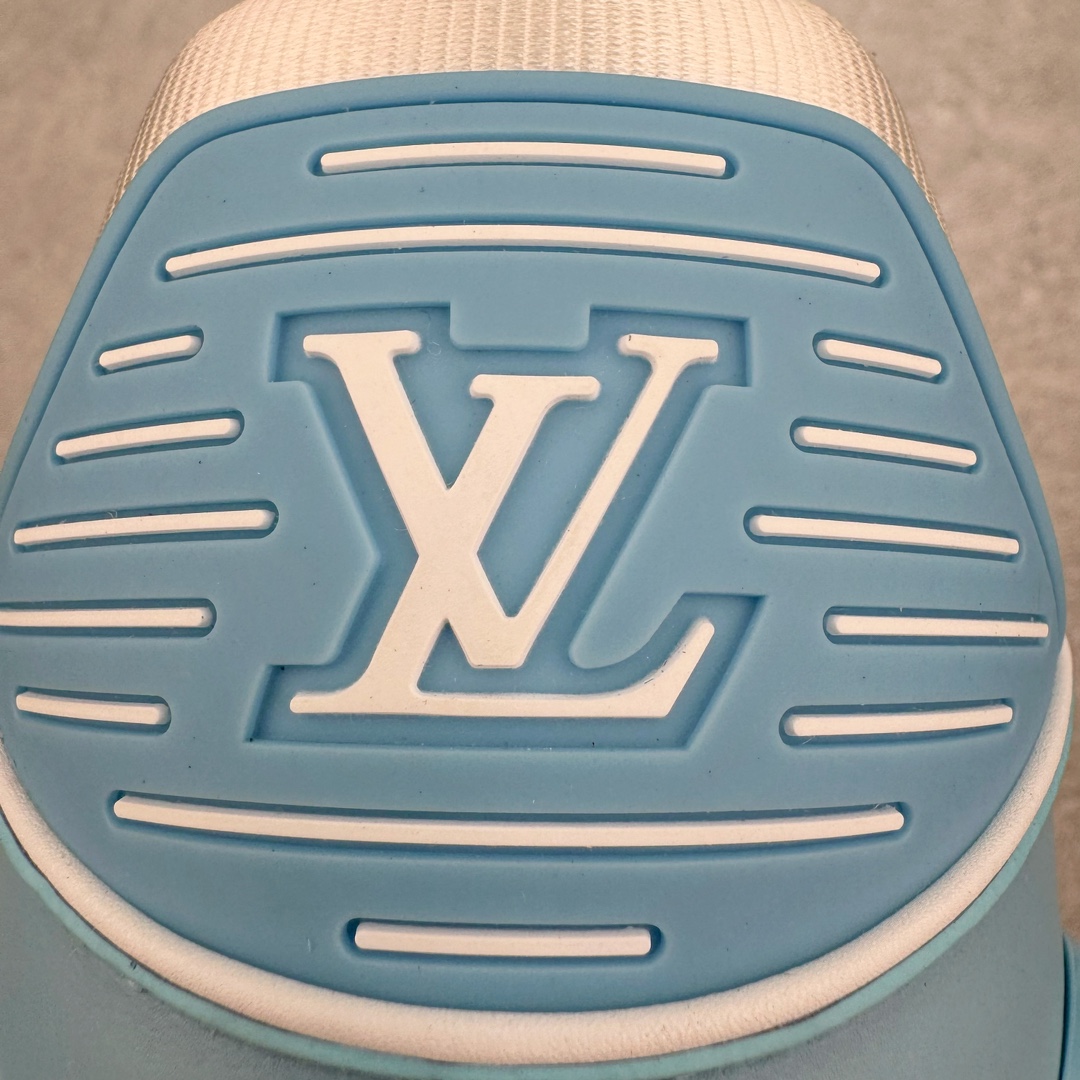 图片[17]-＃FS顶级特价 Louis Vuitton Trainer lv时装走秀运动鞋 实力大厂出品 平台专供 成熟的做工稳定的品控 完美鞋型超高的清洁度 零毛边线头瑕疵 全套原楦原纸版原鞋开模 全网最具灵魂的版型 正确原装黄色鞋盒 正确中底印花 鞋面印花3D高频深度立体 全鞋电脑针车 紧密相连 针距密度一致 环保乳胶注塑鞋垫 厚度脚感还原原版 皮面裁剪部位 统一油边封口工艺 原装橡胶大底含胶量大底组合零偏差 专柜全套包装 防尘袋 说明书 质保卡 男女鞋 尺码：35 36 37 38 39 40 41 42 43 44 45-选品中心