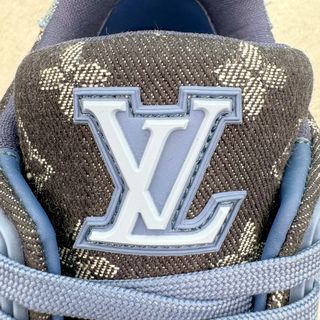 图片[10]-＃FS顶级特价 Louis Vuitton Trainer lv时装走秀运动鞋 实力大厂出品 平台专供 成熟的做工稳定的品控 完美鞋型超高的清洁度 零毛边线头瑕疵 全套原楦原纸版原鞋开模 全网最具灵魂的版型 正确原装黄色鞋盒 正确中底印花 鞋面印花3D高频深度立体 全鞋电脑针车 紧密相连 针距密度一致 环保乳胶注塑鞋垫 厚度脚感还原原版 皮面裁剪部位 统一油边封口工艺 原装橡胶大底含胶量大底组合零偏差 专柜全套包装 防尘袋 说明书 质保卡 男女鞋 尺码：35 36 37 38 39 40 41 42 43 44 45-选品中心